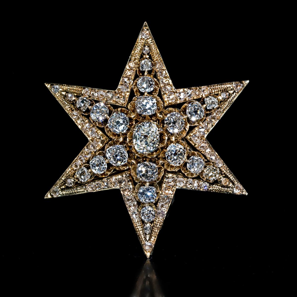 Antique Victorian Era Diamond Star Gold Brooch Pendant In Excellent Condition In Chicago, IL
