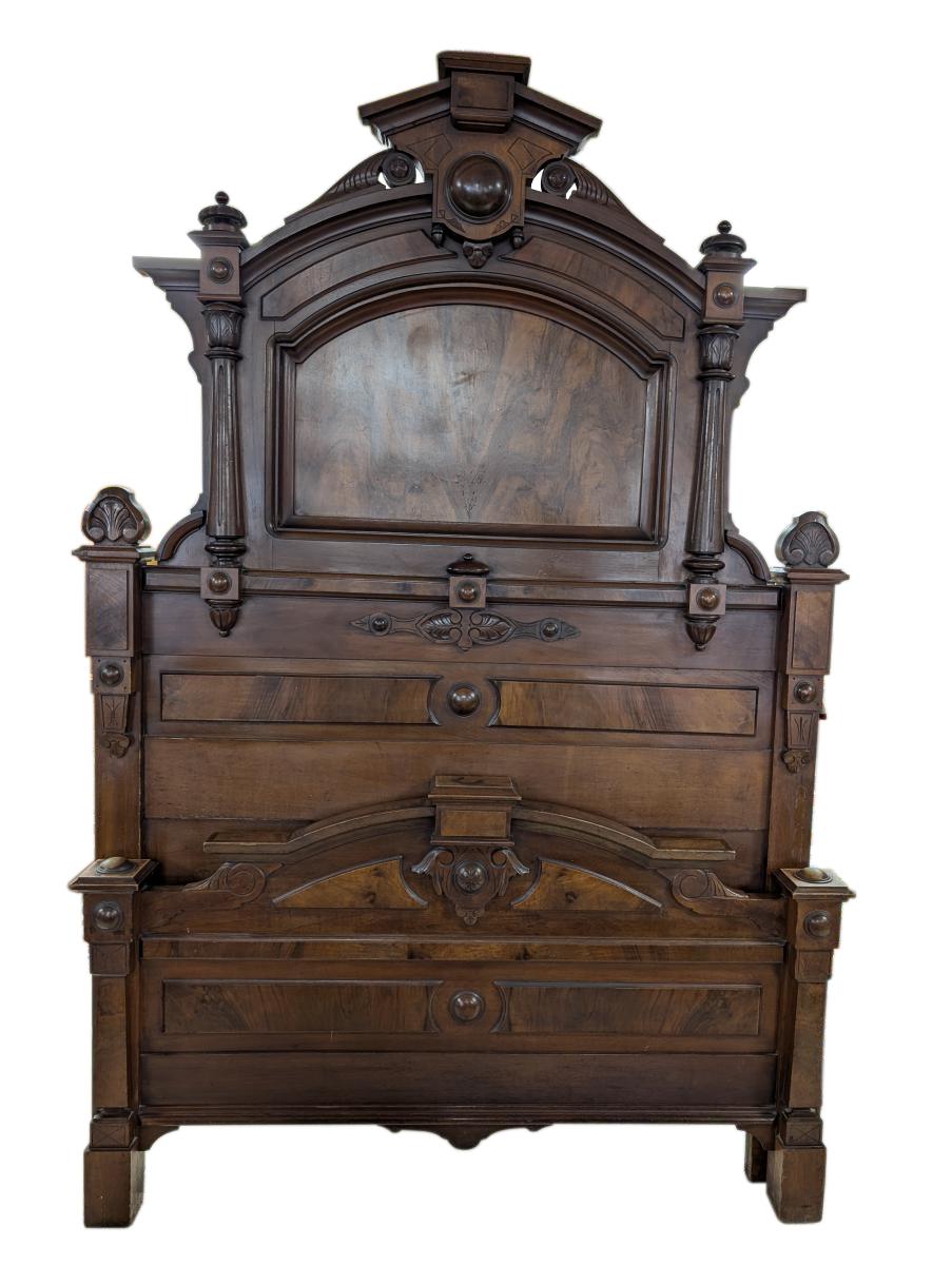 Letto antico di epoca vittoriana Eastlake completo in noce, 92 