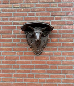 Antiguo Soporte de Pared de Escultura de Toro de Black Forest Tallado a Mano de la Época Victoriana