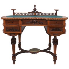 Bureau de dame de l'époque victorienne:: circa 1860s