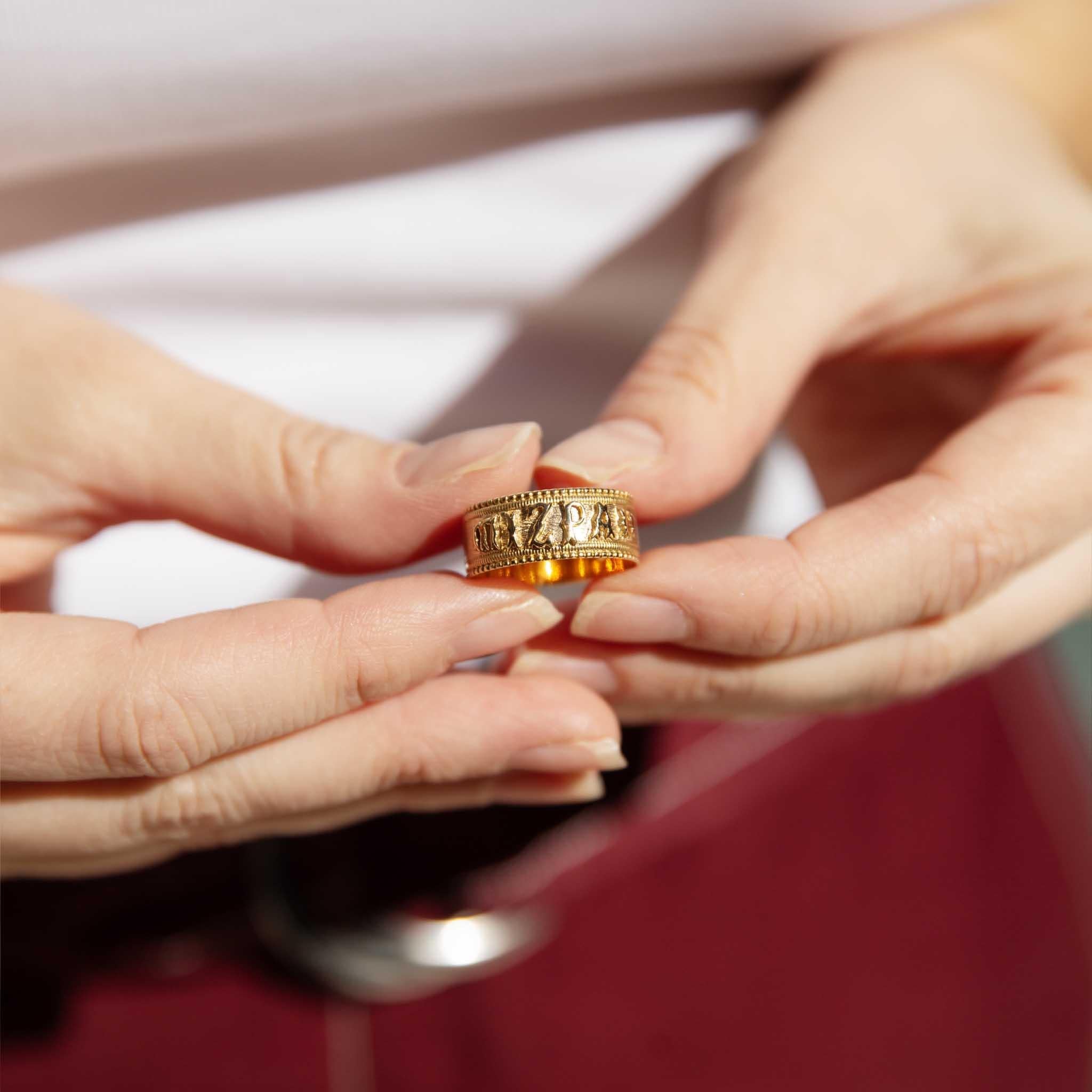 Antique Victorian Era Milgrained Watchtower Mizpah Ring 18 Carat Yellow Gold For Sale 5