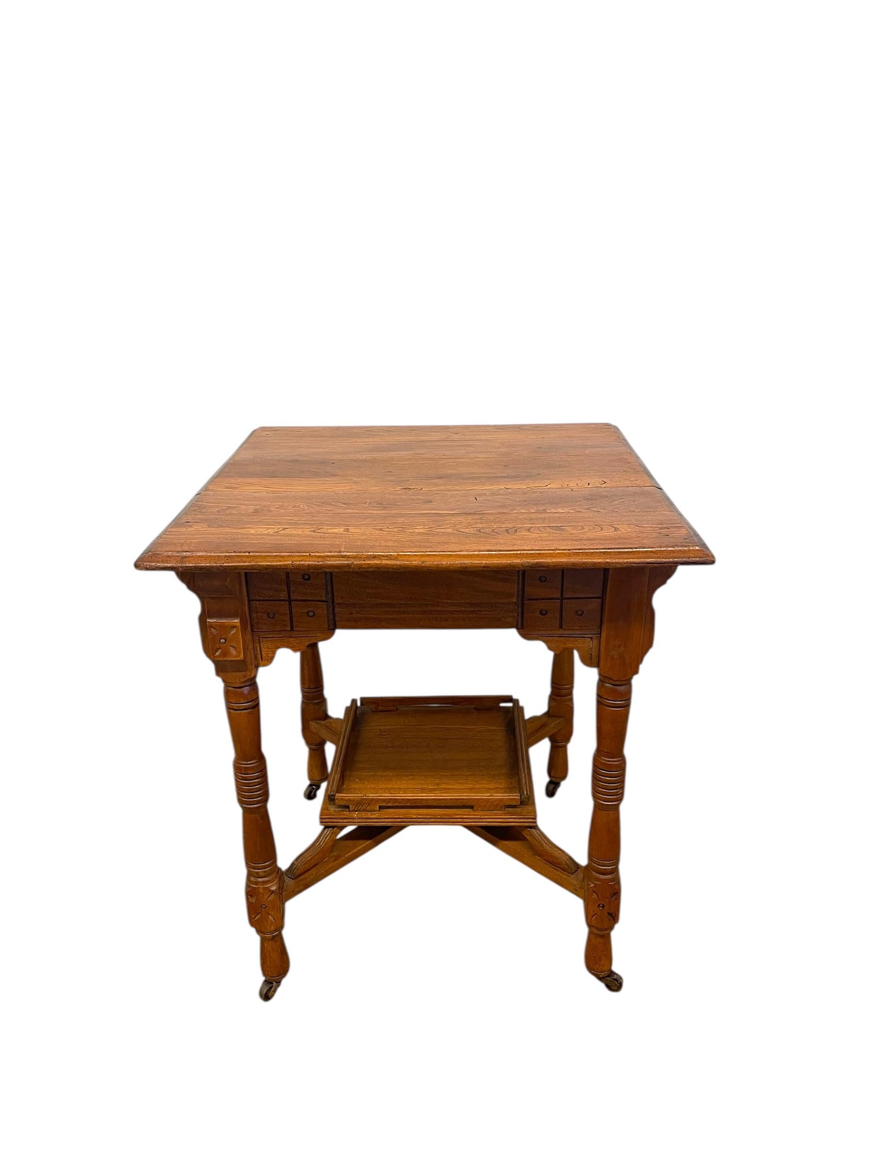 Antico tavolino d'occasione in Oak di epoca vittoriana o tavolino d'ingresso. In condizioni buone in vendita a Seattle, WA