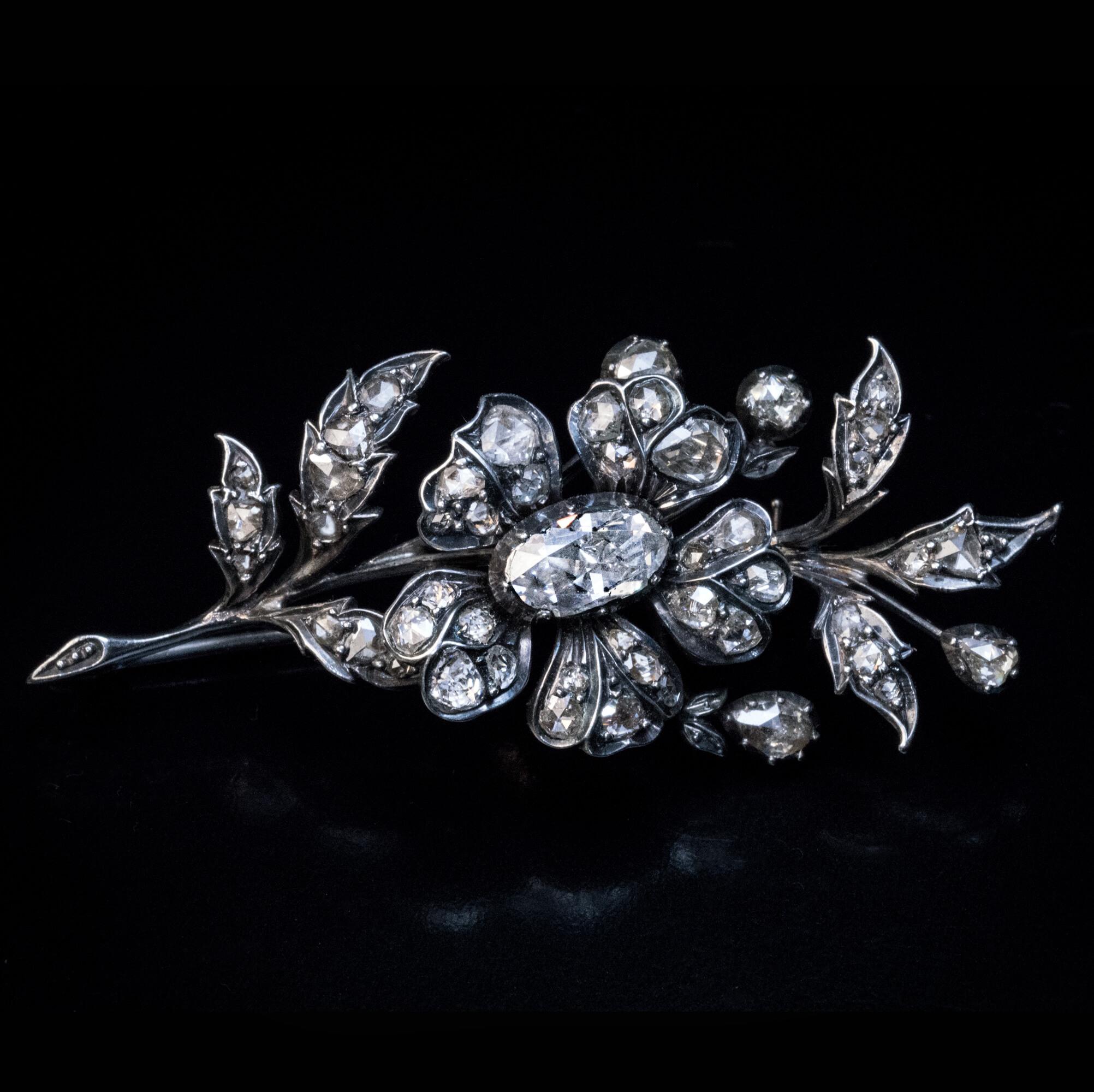 Antike antike viktorianische Blumenbrosche mit Diamant im Rosenschliff im Zustand „Hervorragend“ im Angebot in Chicago, IL