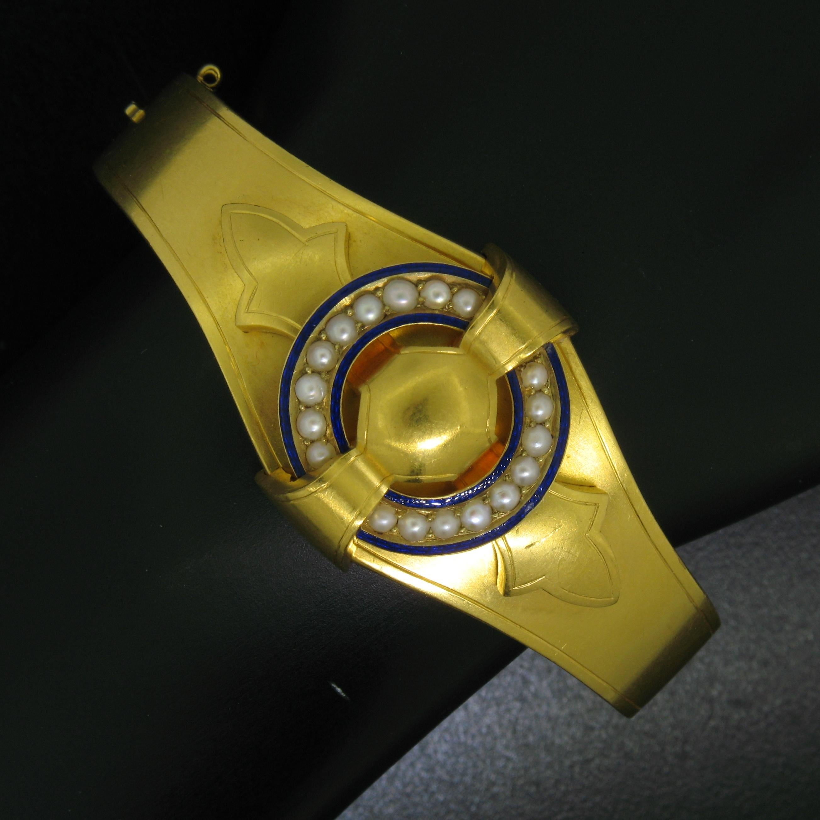 Antiker viktorianischer etruskischer 18K Gold natürliche Perle w / Emaille offener Armreif Armband (Neoetruskisch)