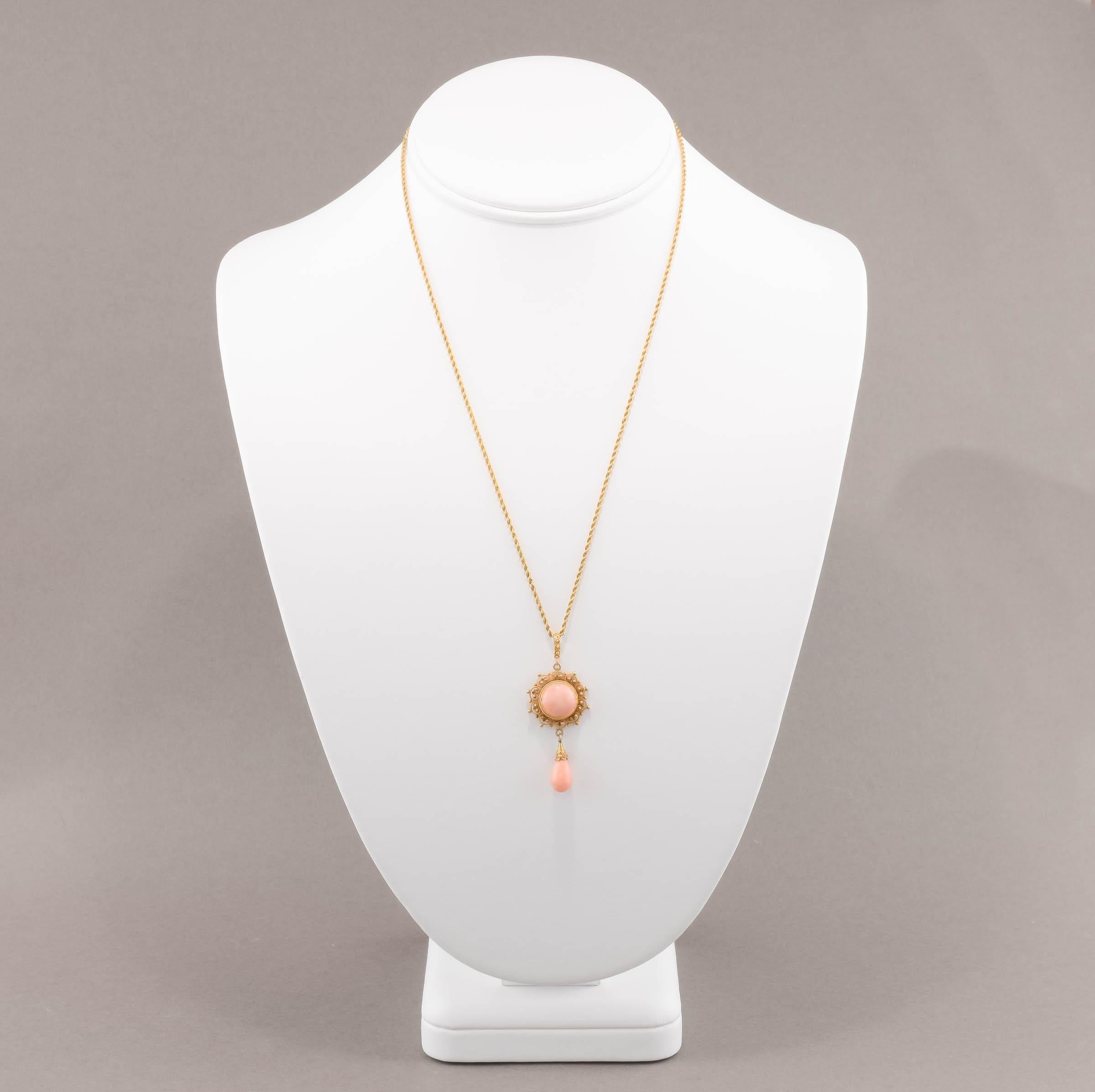 Collier ancien de style néo-étrusque victorien en or 14 carats avec corail peau d'ange Bon état - En vente à Danvers, MA