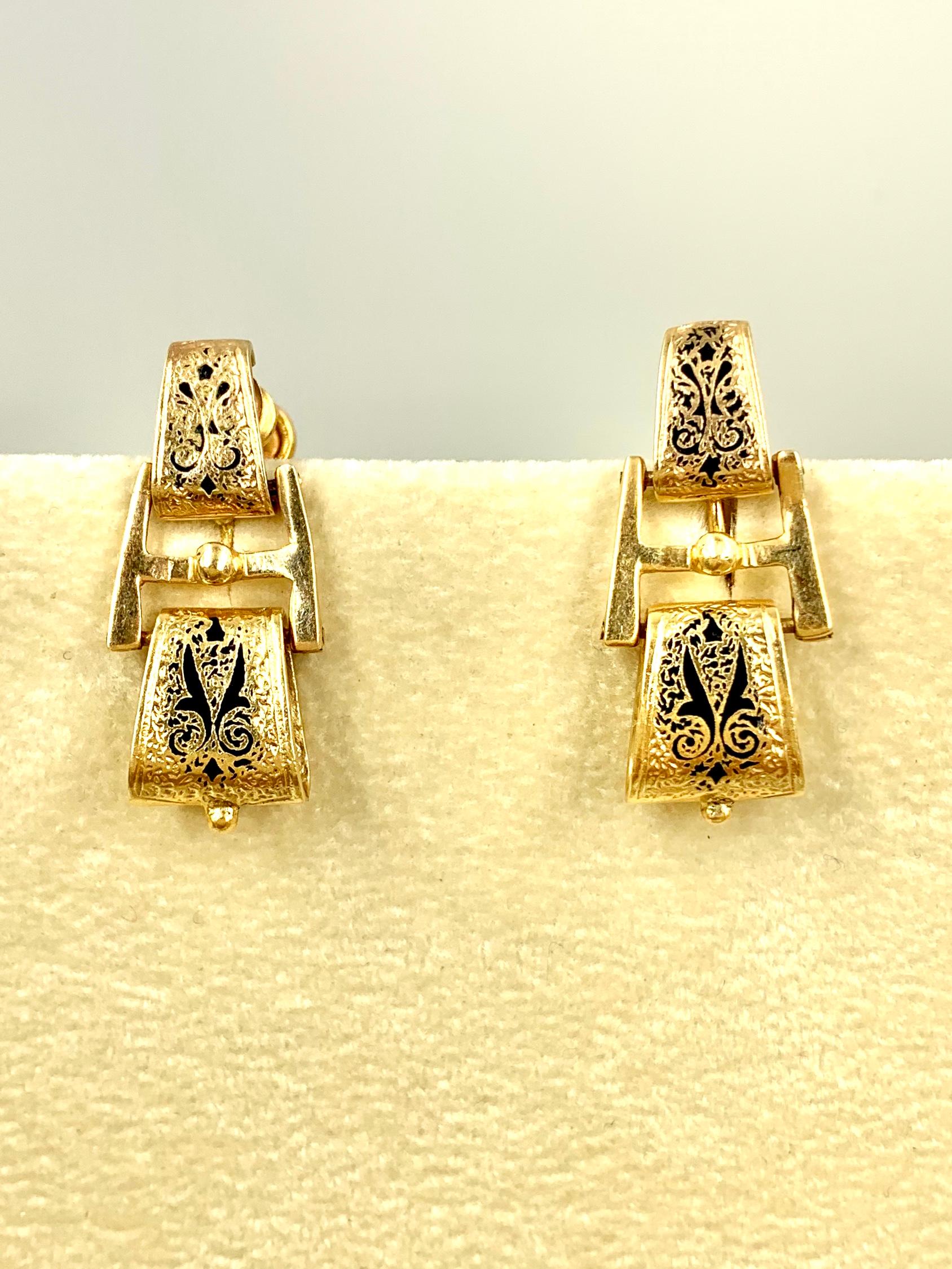 Antike viktorianische etruskische Revival-Ohrringe aus 14 Karat Gelbgold mit Emaille im Zustand „Gut“ im Angebot in New York, NY
