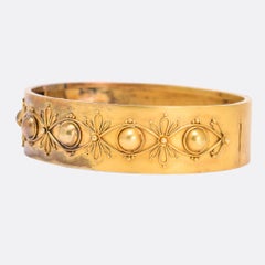 Antique Victorian Etruscan Revival 15 Karat Gold Bangle