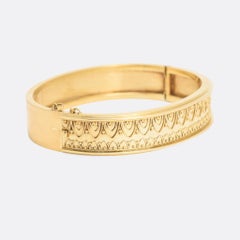 Antique Victorian Etruscan Revival 15 Karat Gold Bangle