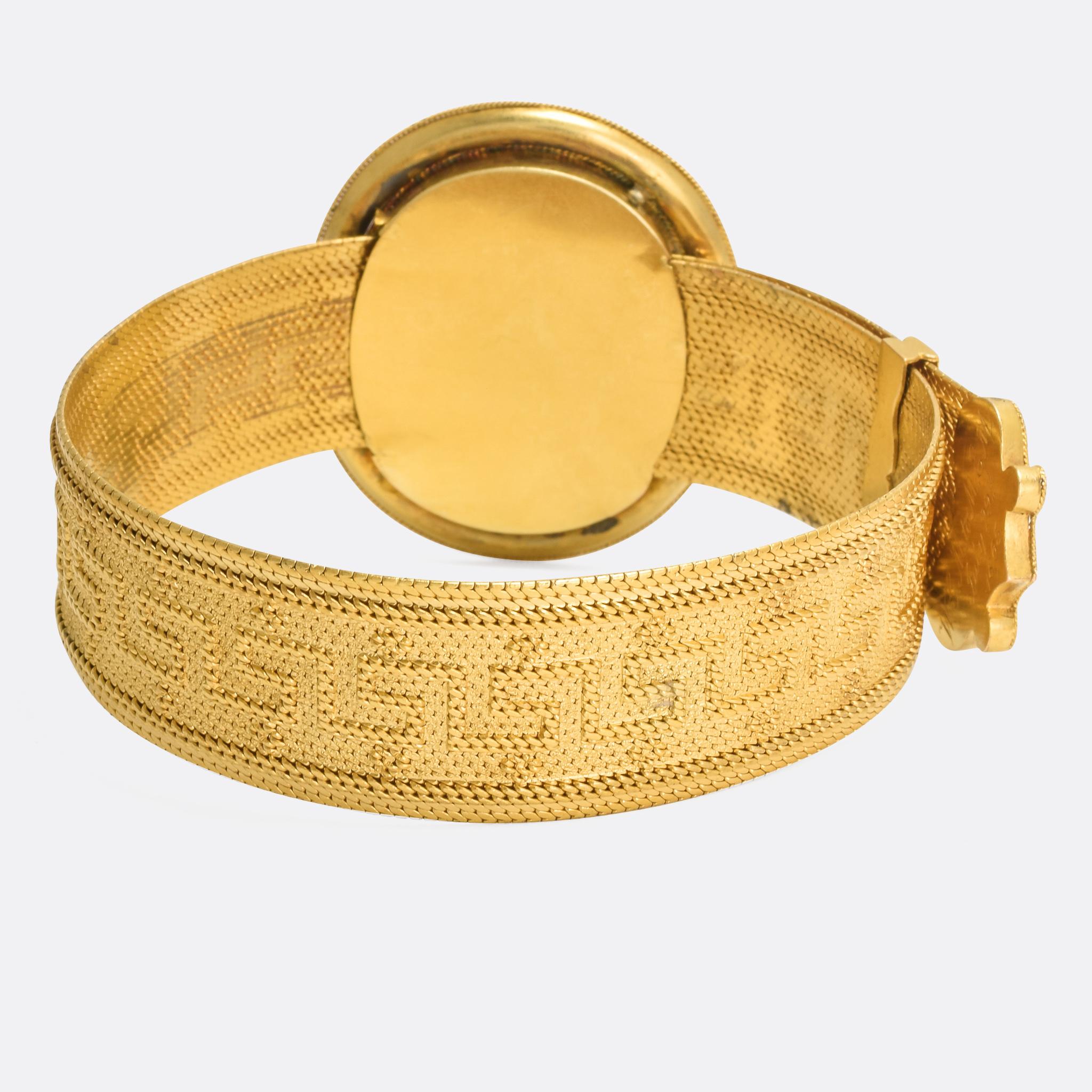 Antique Victorian Etruscan Revival 15 Karat Gold Locket Bracelet In Good Condition In Sale, Cheshire