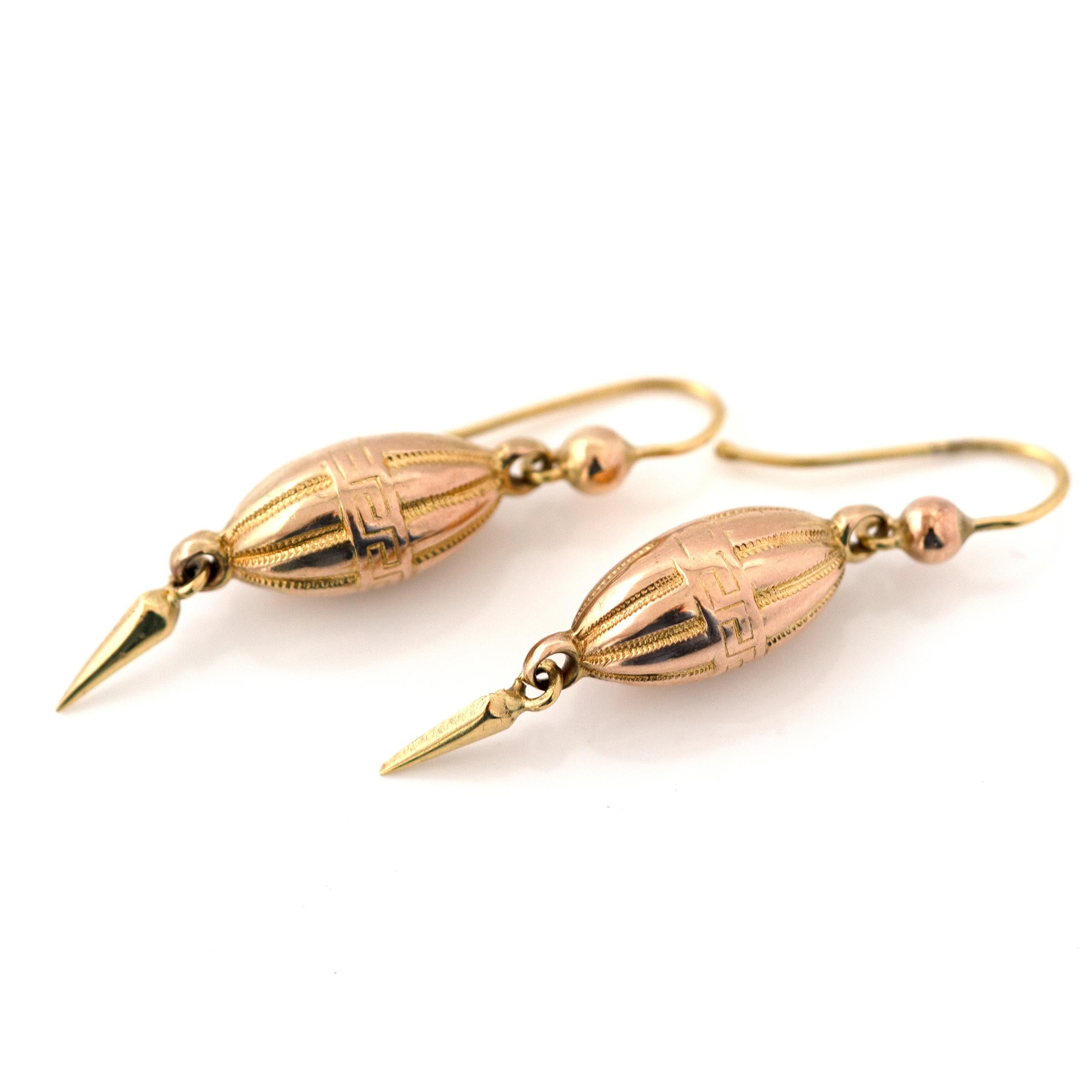 Victorien Boucles d'oreilles pendantes en or 15ct de style victorien ancien et néo-étrusque en vente
