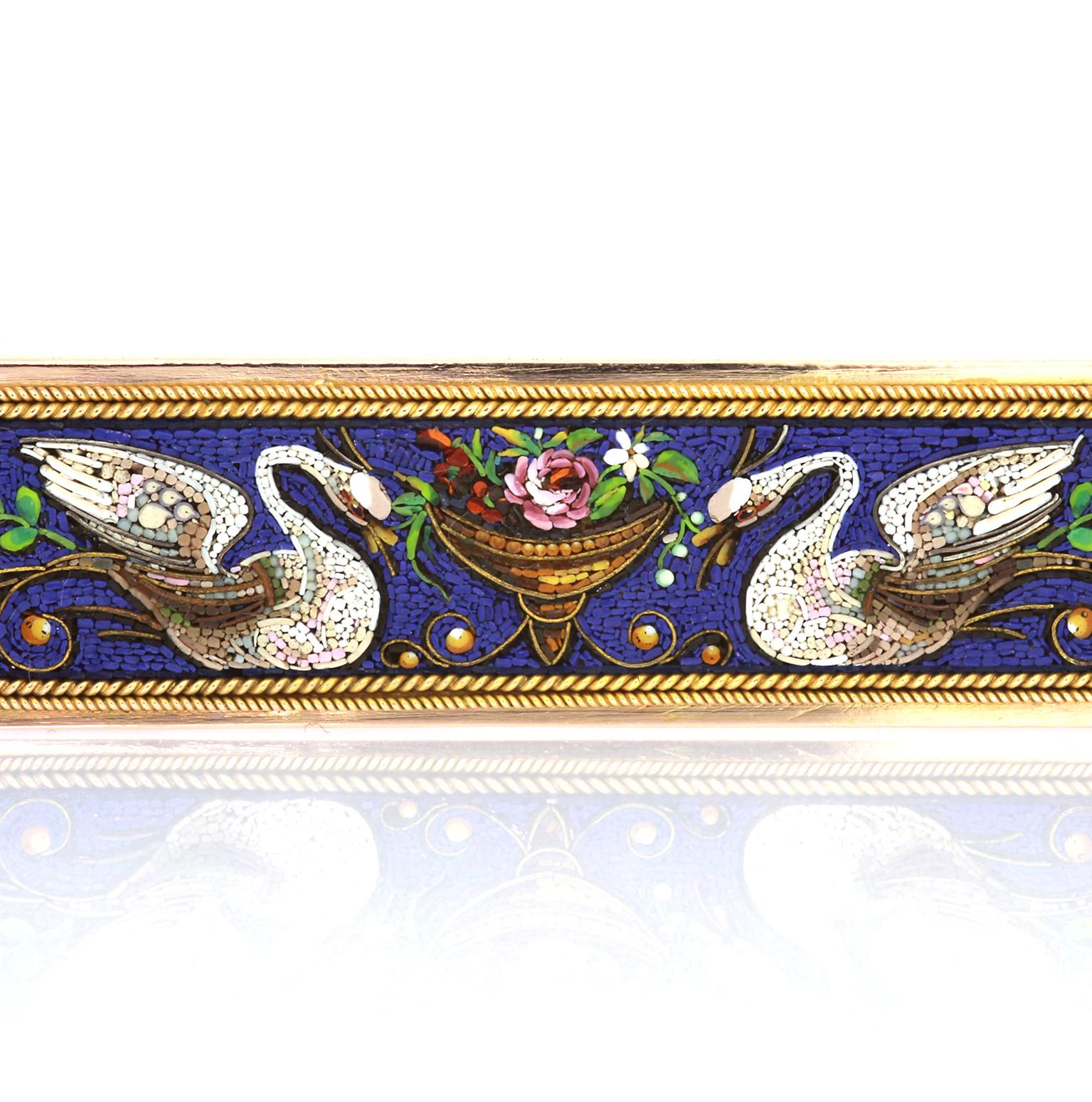Taille carrée Antique, Victorian Etruscan Revival 1880s Micro Mosaic Gold Swan Broche/Tie Pin en vente