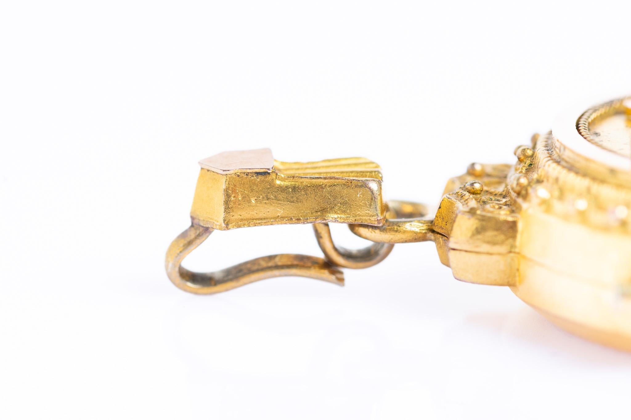 Antico medaglione vittoriano in oro 9ct e metallo giallo in vendita 3