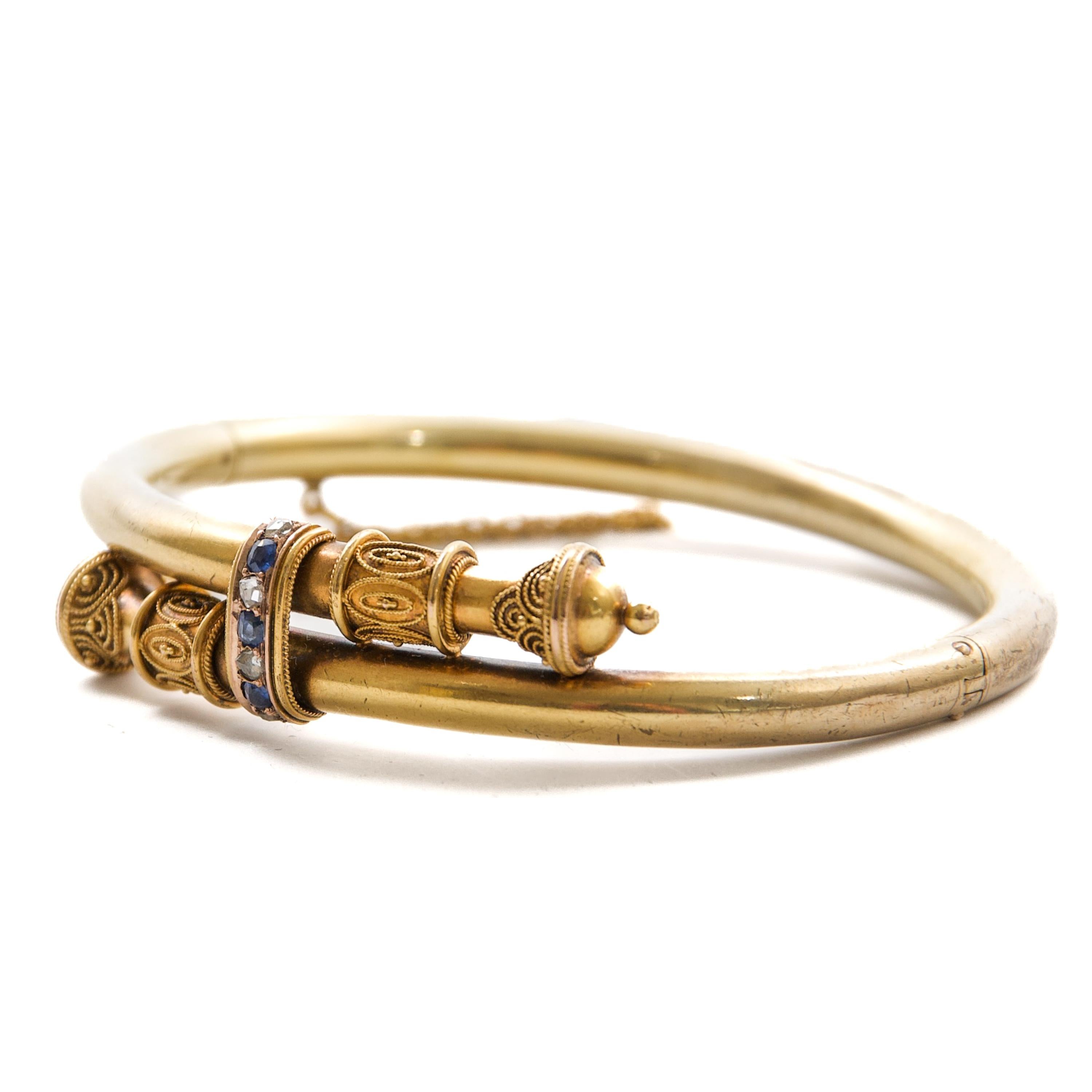 Victorien Bracelet victorien ancien de style étrusque avec diamants et saphirs en or 14 carats, 1880 en vente