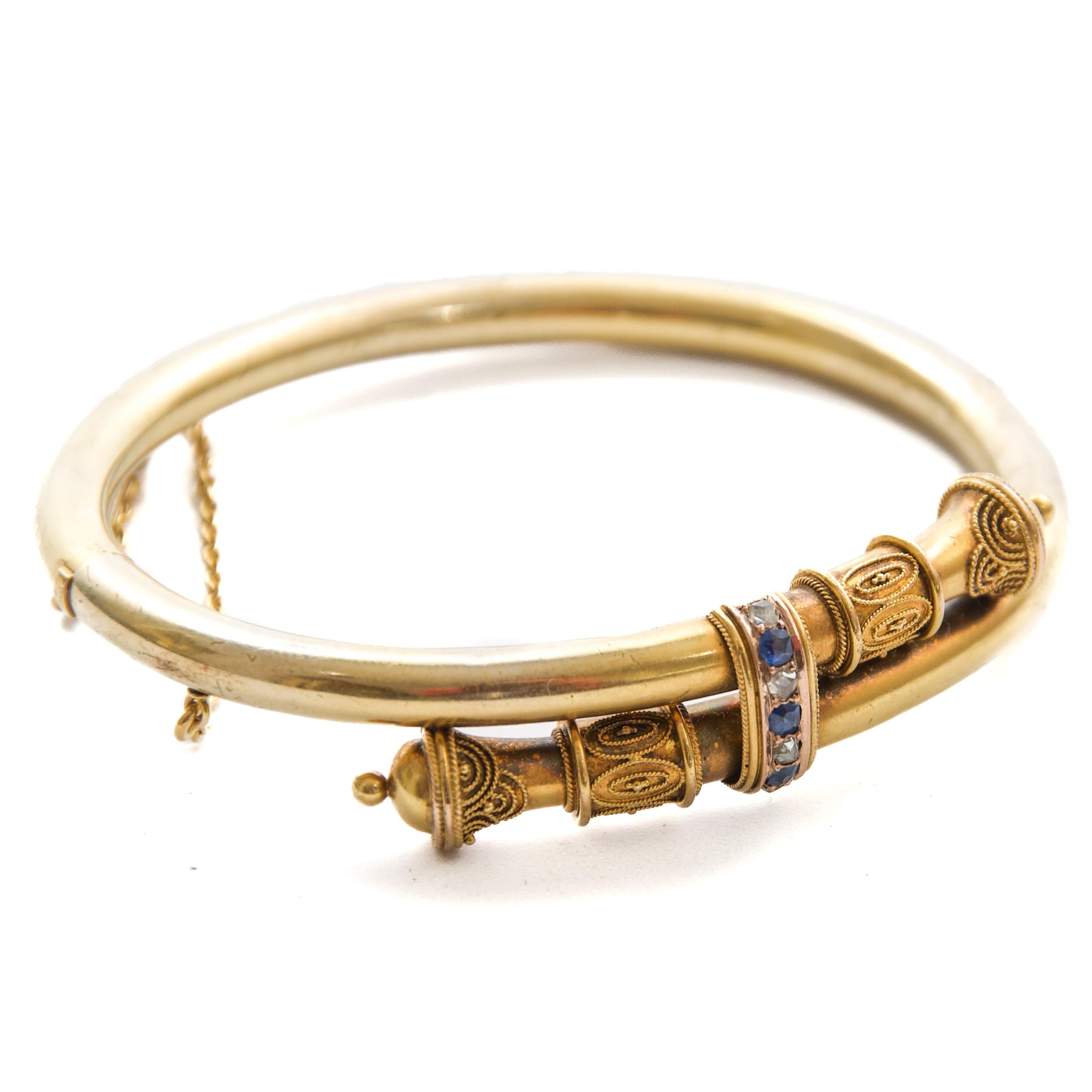 Bracelet victorien ancien de style étrusque avec diamants et saphirs en or 14 carats, 1880 en vente 3