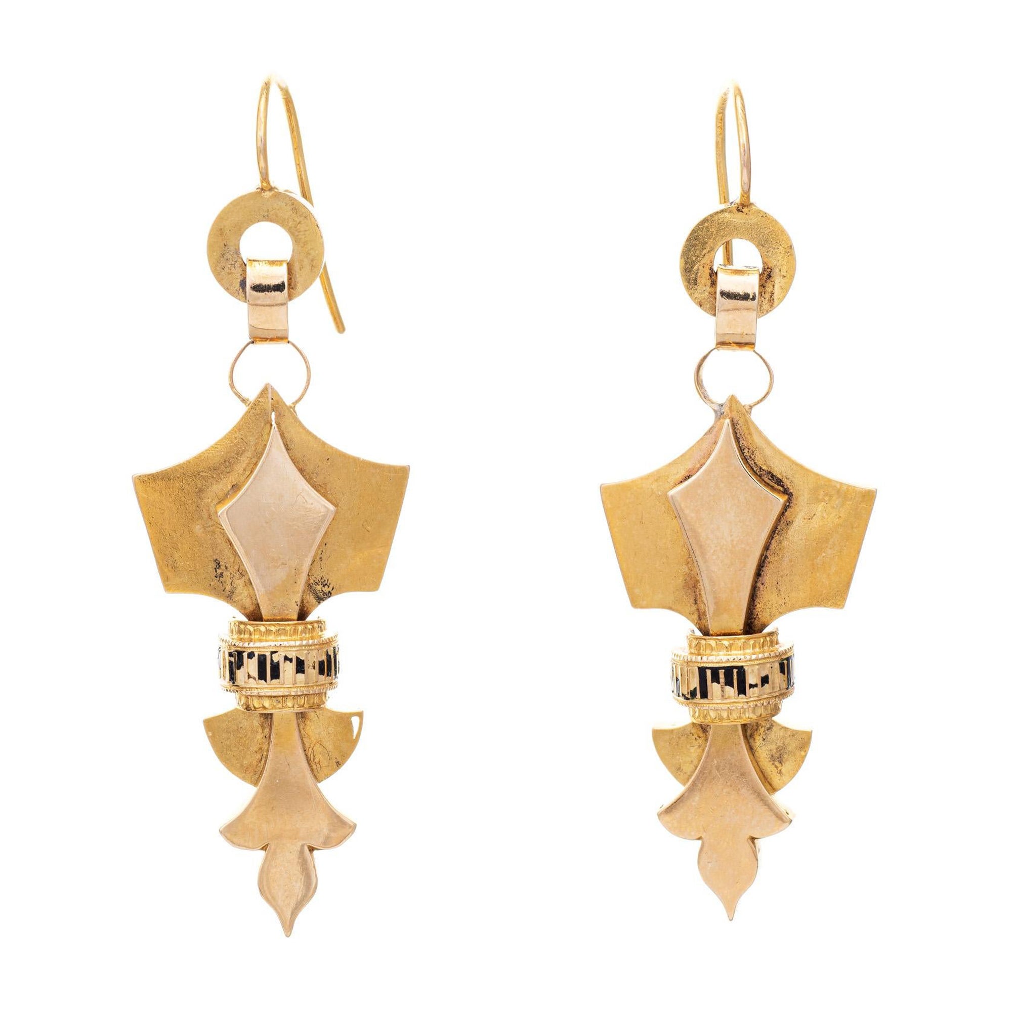 Orecchini antichi vittoriani Etruscan Revival Fleur de Lis in oro 18k con gocce da 2,5 pollici in vendita