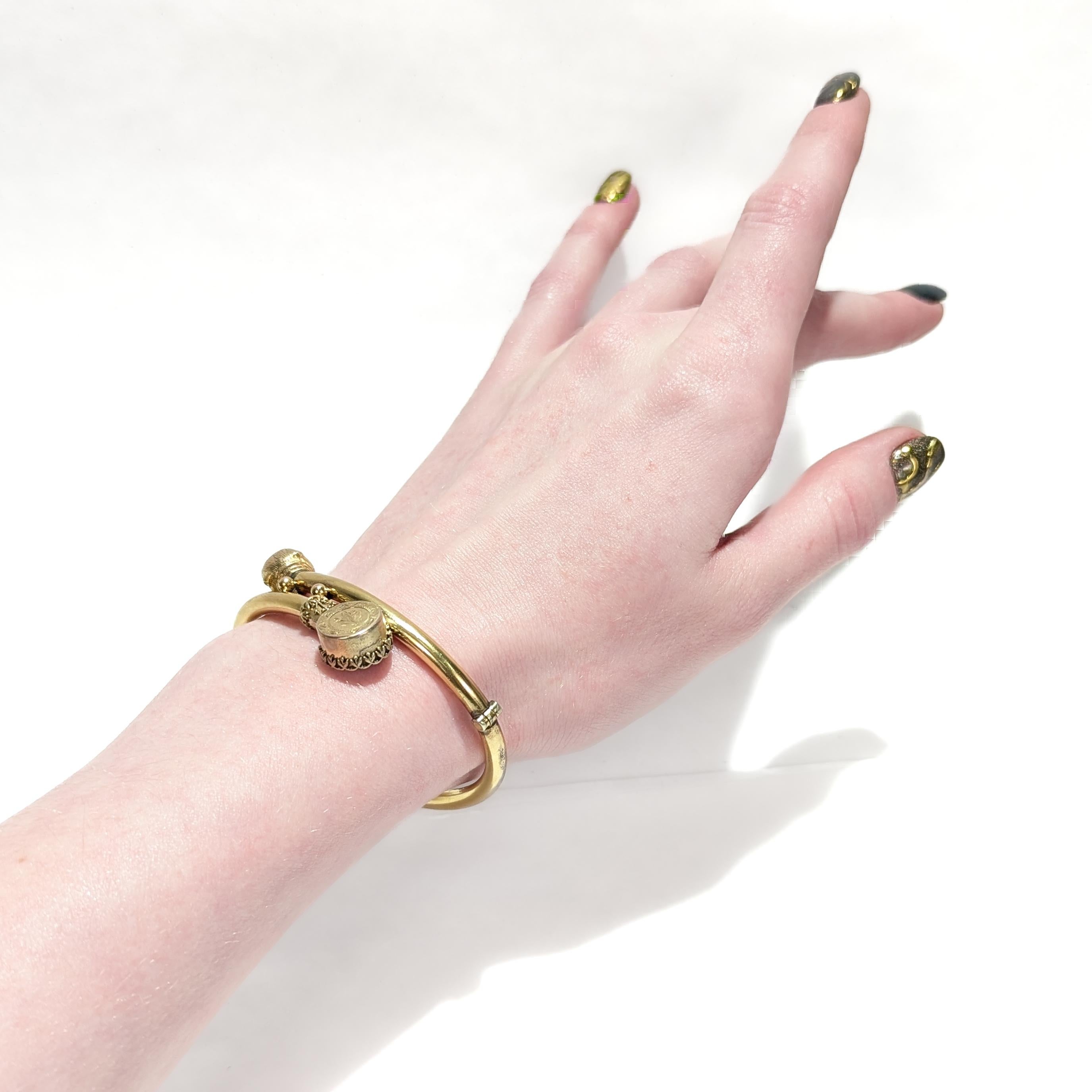 Antique Victorian / Revive Etruscan Bracelet Bypass en or fourré en vente 6