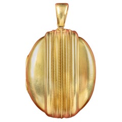 Antico medaglione vittoriano Etruscan Revival in oro 18ct, 1880-1900 circa