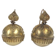 Grandes boucles d'oreilles anciennes victoriennes en or jaune de style néo-étrusque