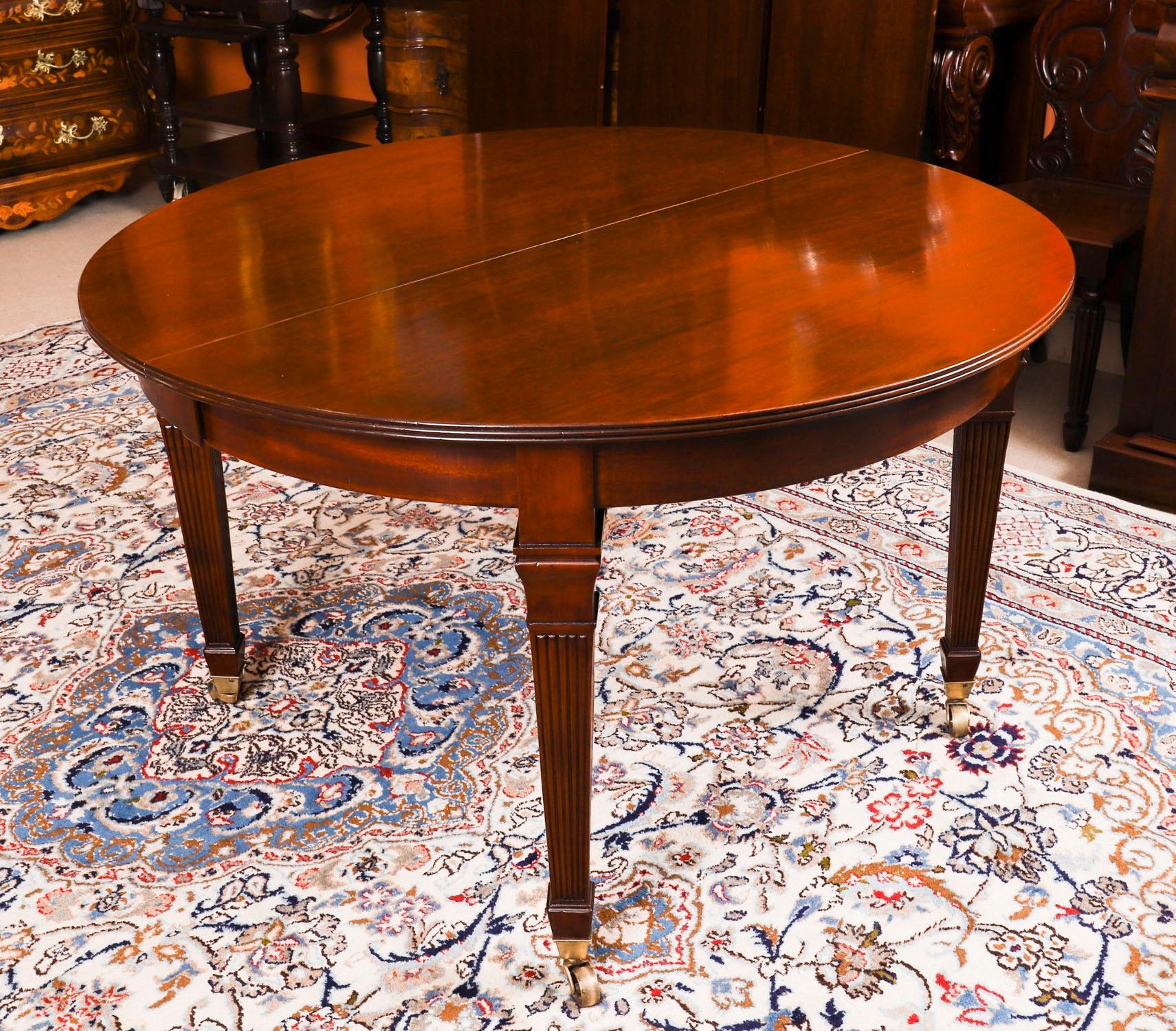 Laiton Ancienne table à manger victorienne à rallonge 19ème siècle et 8 chaises Swagback en vente