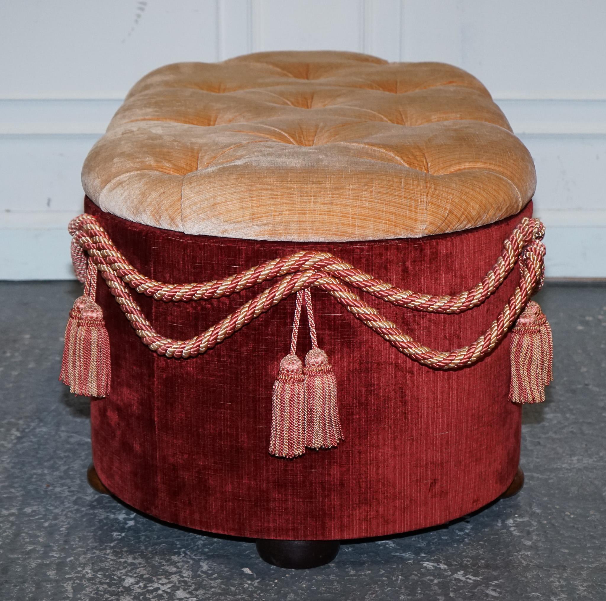 antiguo otomano de tela victoriana para cama con detalles de borlas en venta 10