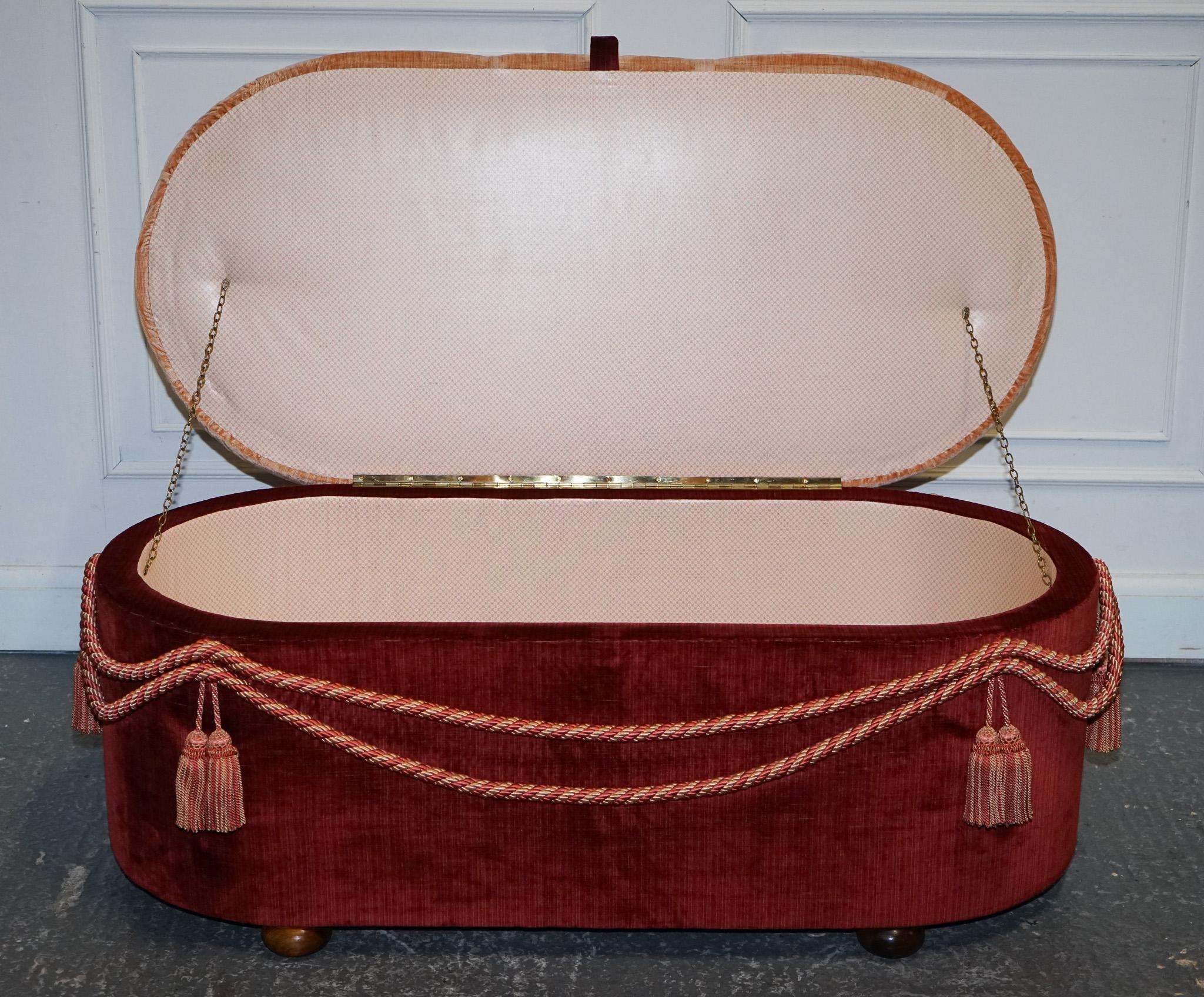 antiguo otomano de tela victoriana para cama con detalles de borlas en venta 2