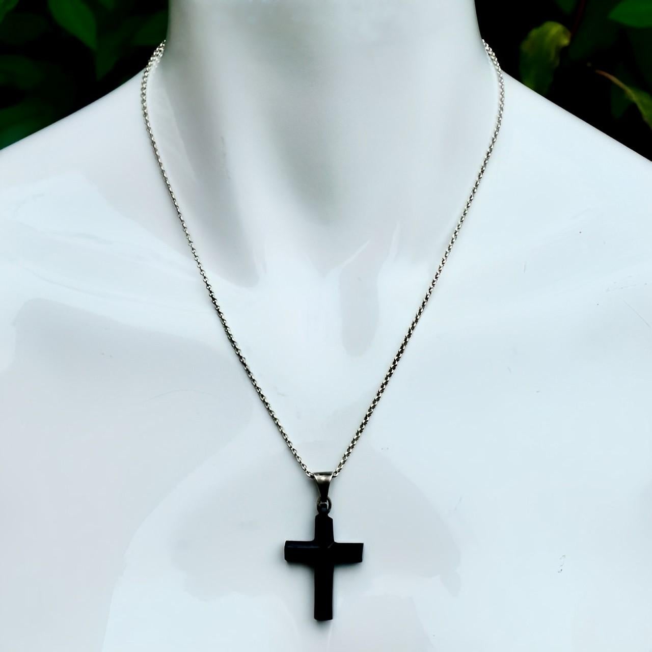 Antique Victorian Faceted French Jet and Silver Cross Pendant and Chain For Sale 2