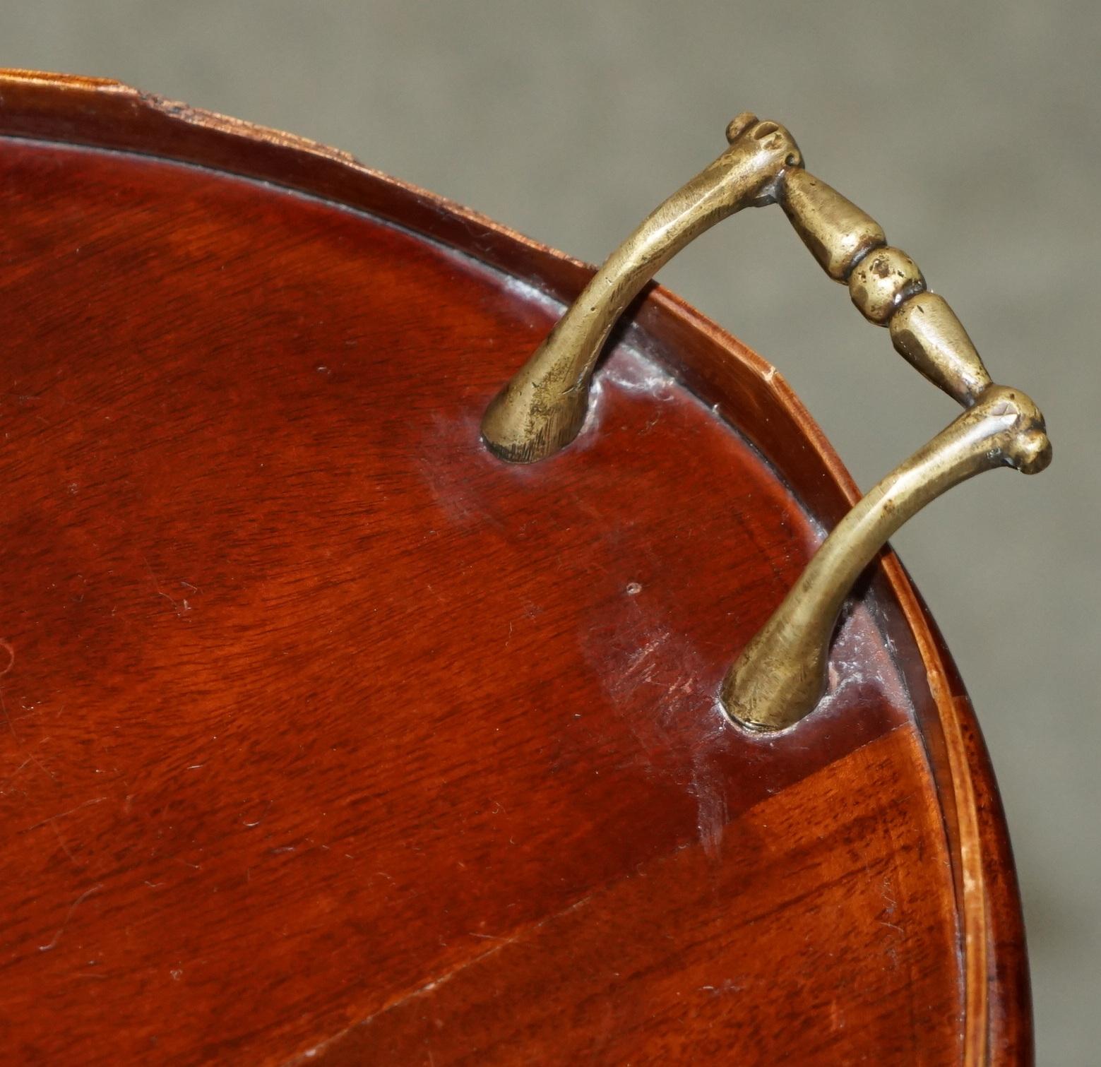ANTIQUE ViCTORIAN FAMBOO FRAMED FOLDING TRAY TABLE MIT BRASS HANDLED TRAY TOP (Spätes 19. Jahrhundert) im Angebot