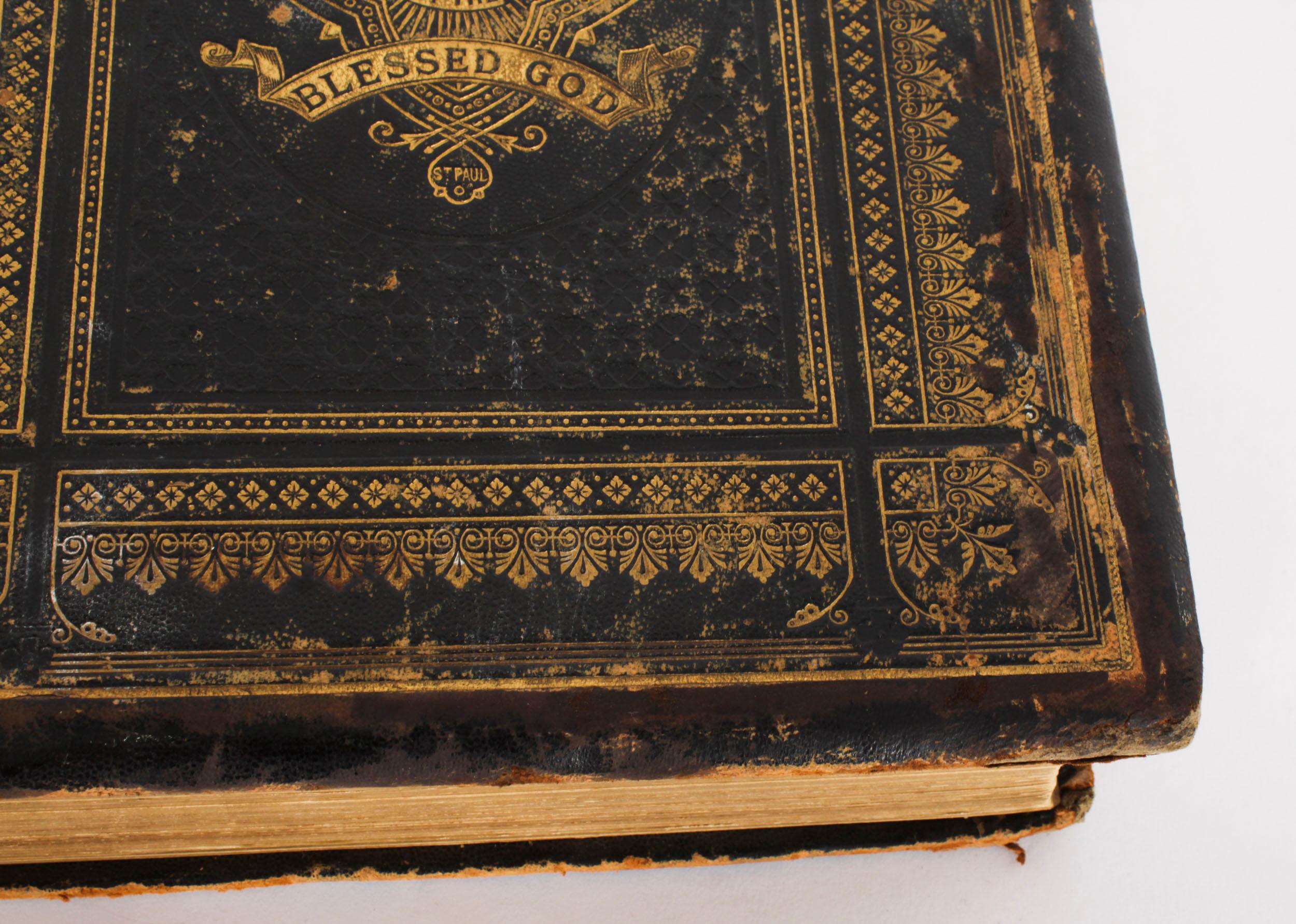 Antique Victorian Family Bible c.1850 Leather Bound In Good Condition For Sale In London, GB