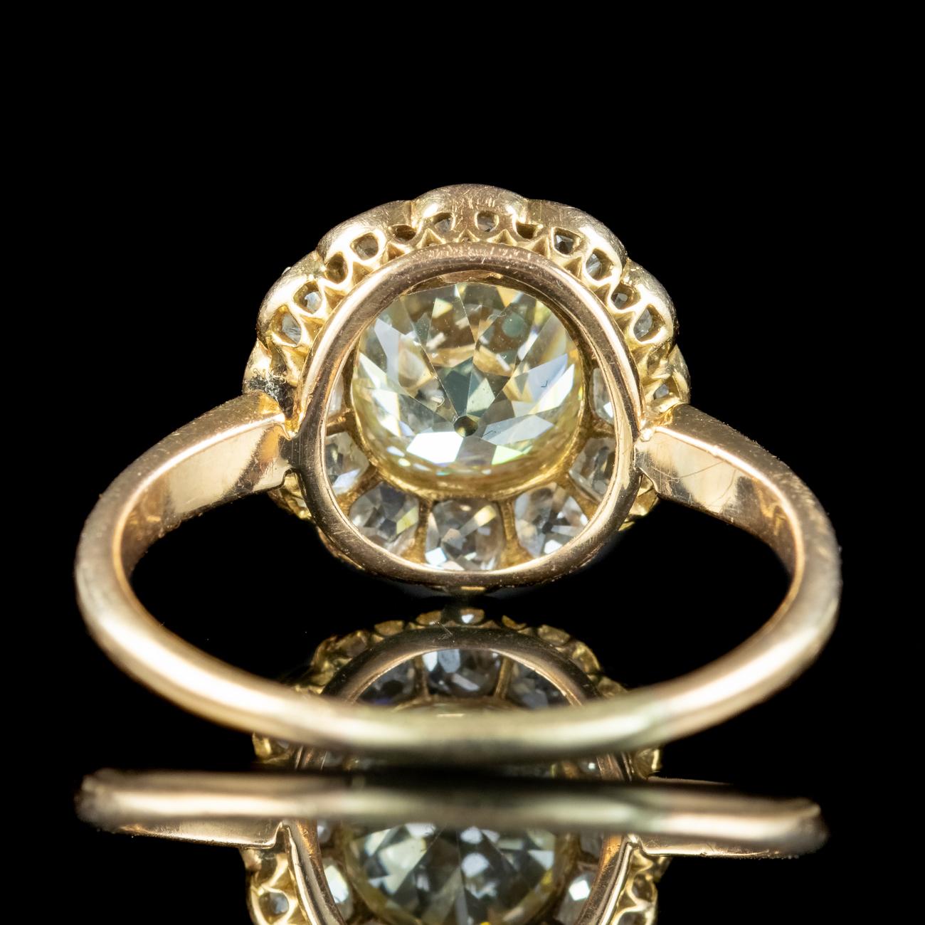 Antique Victorian Fancy Diamond Daisy Cluster Ring 2.68ct Total In Good Condition For Sale In Kendal, GB
