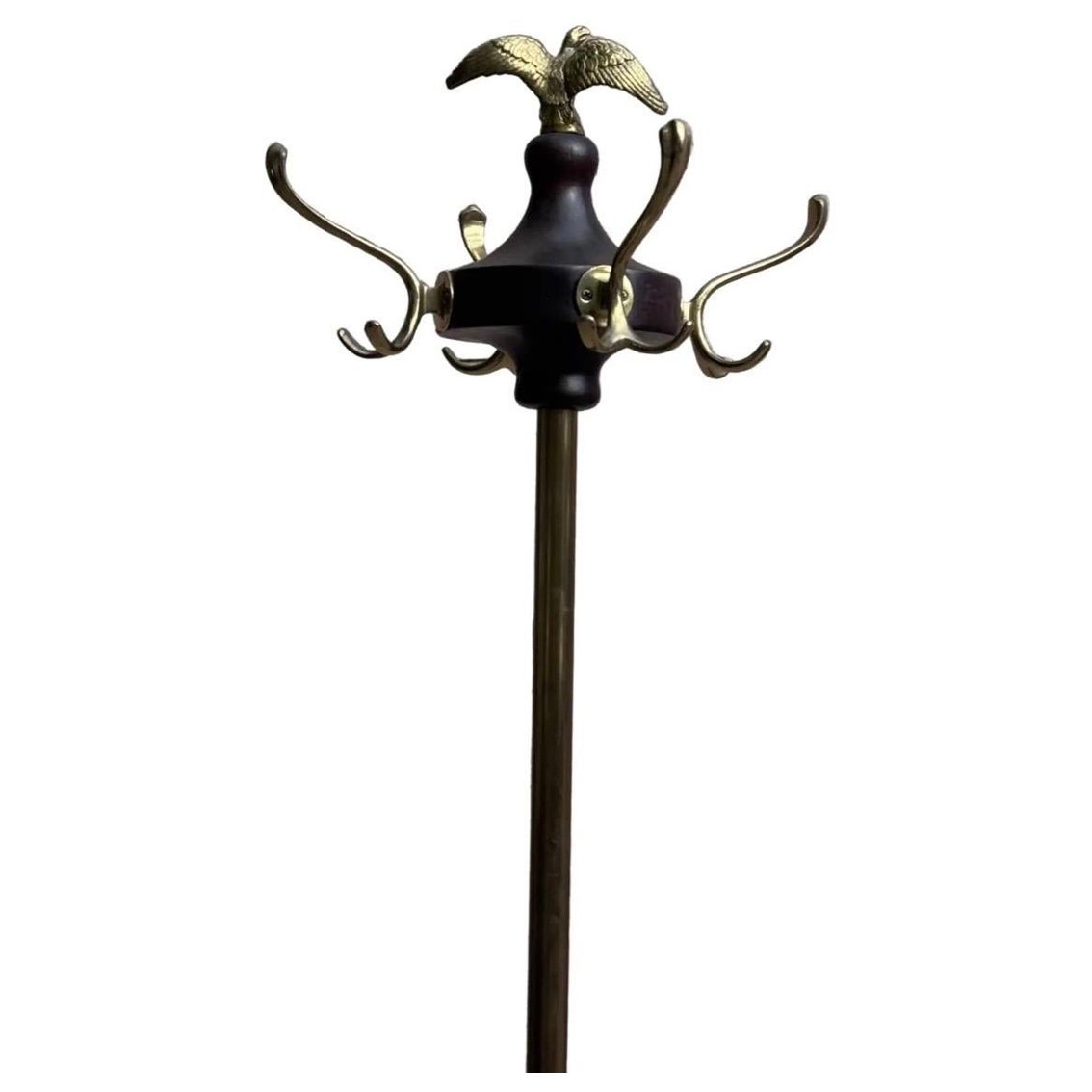 Antico appendiabiti vittoriano in stile Feder, in ottone, legno e ferro battuto con pinna d'aquila

Questo straordinario appendiabiti antico in stile vittoriano Feders presenta un piano in legno massiccio dotato di quattro ganci in ottone e coronato