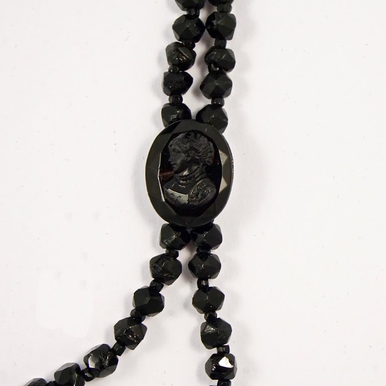 Antike viktorianische Festoon-Halskette mit Silberverschluss und französischem Jet-Perlen-Kamee im Angebot 2