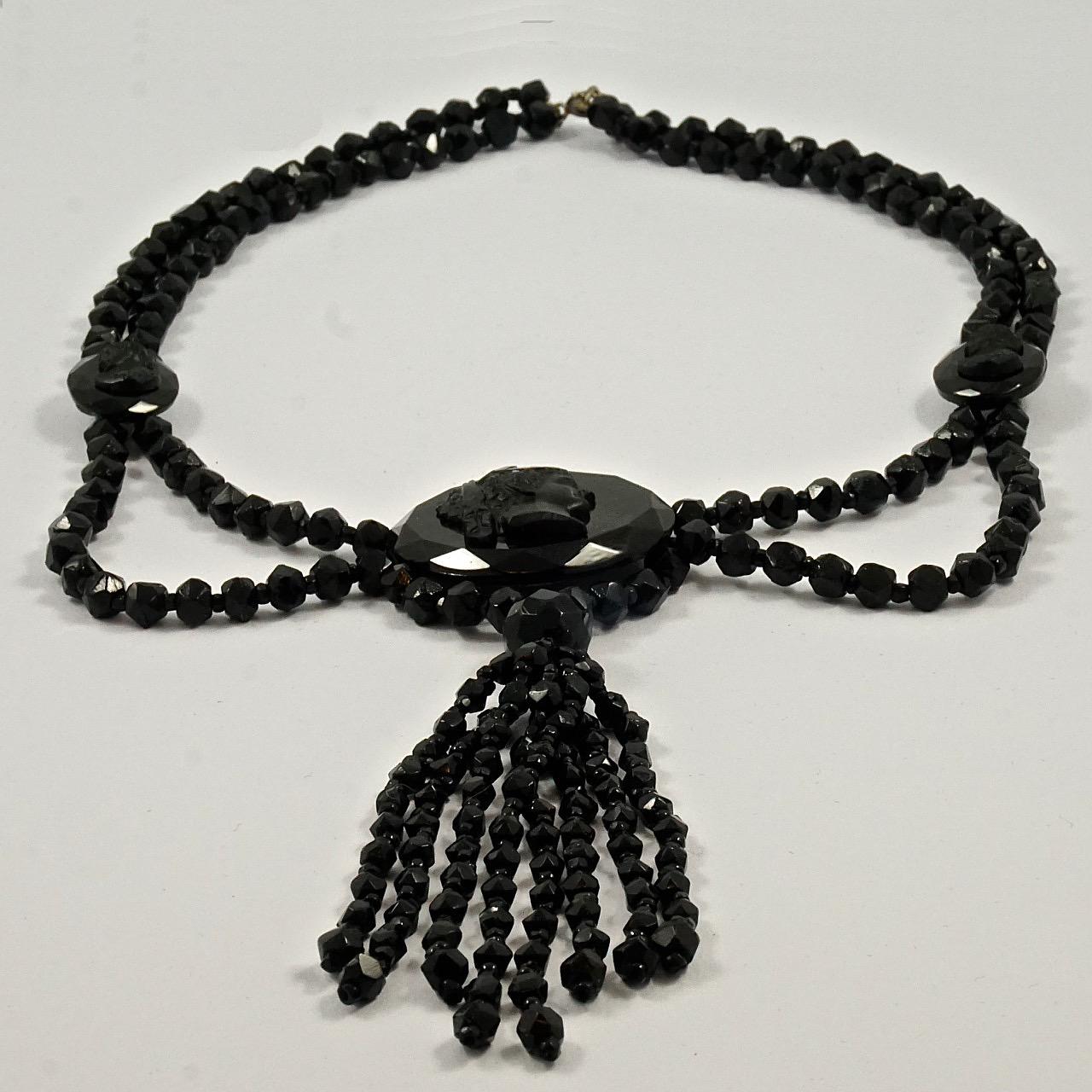 Antike viktorianische Festoon-Halskette mit Silberverschluss und französischem Jet-Perlen-Kamee im Angebot 4