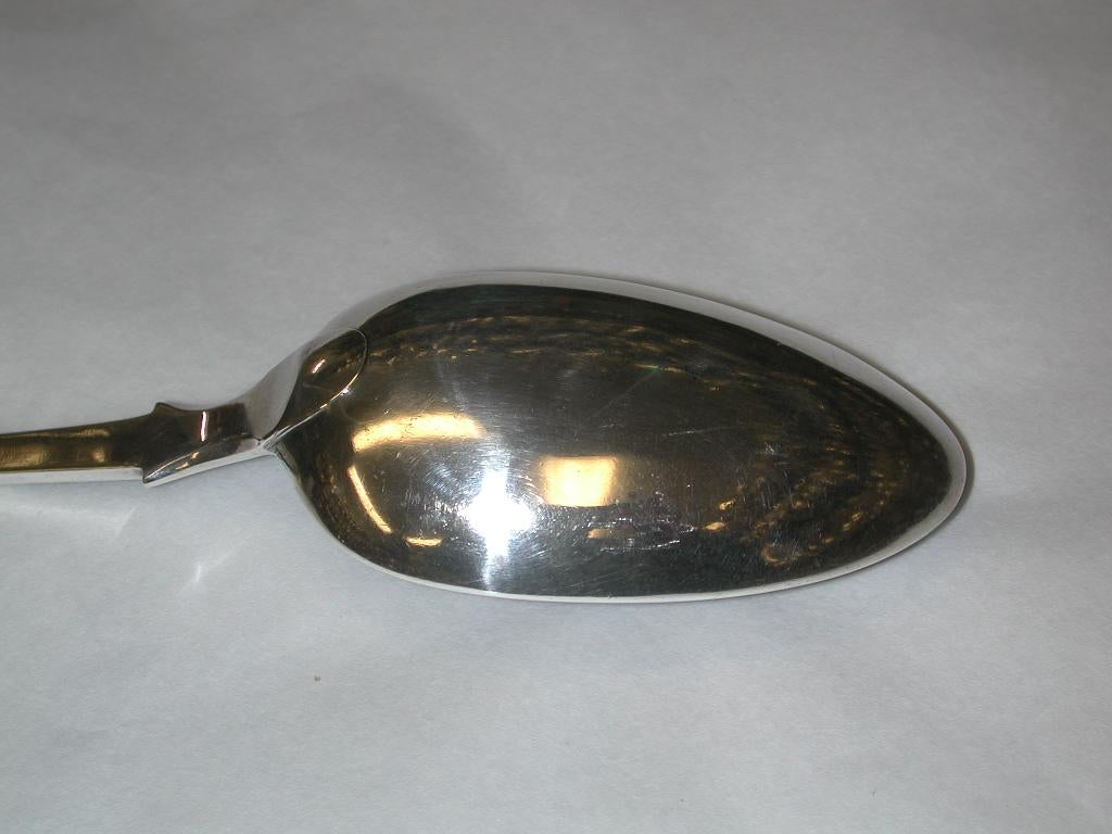 Mid-19th Century Antique Victorian Fiddle Pattern Silver Straining Spoon, William Eaton, 1843 For Sale