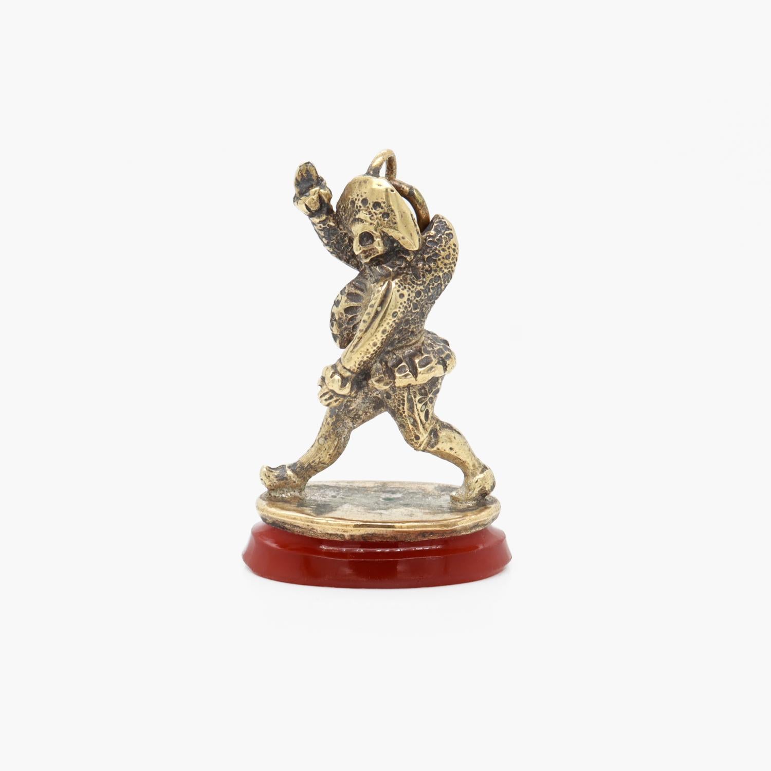 Vittoriano Antico punzone vittoriano figurato placcato in oro e corniola con sigillo per orologio in vendita