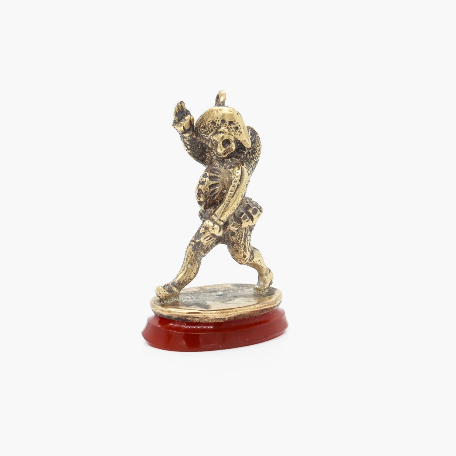 Antico punzone vittoriano figurato placcato in oro e corniola con sigillo per orologio in vendita 1