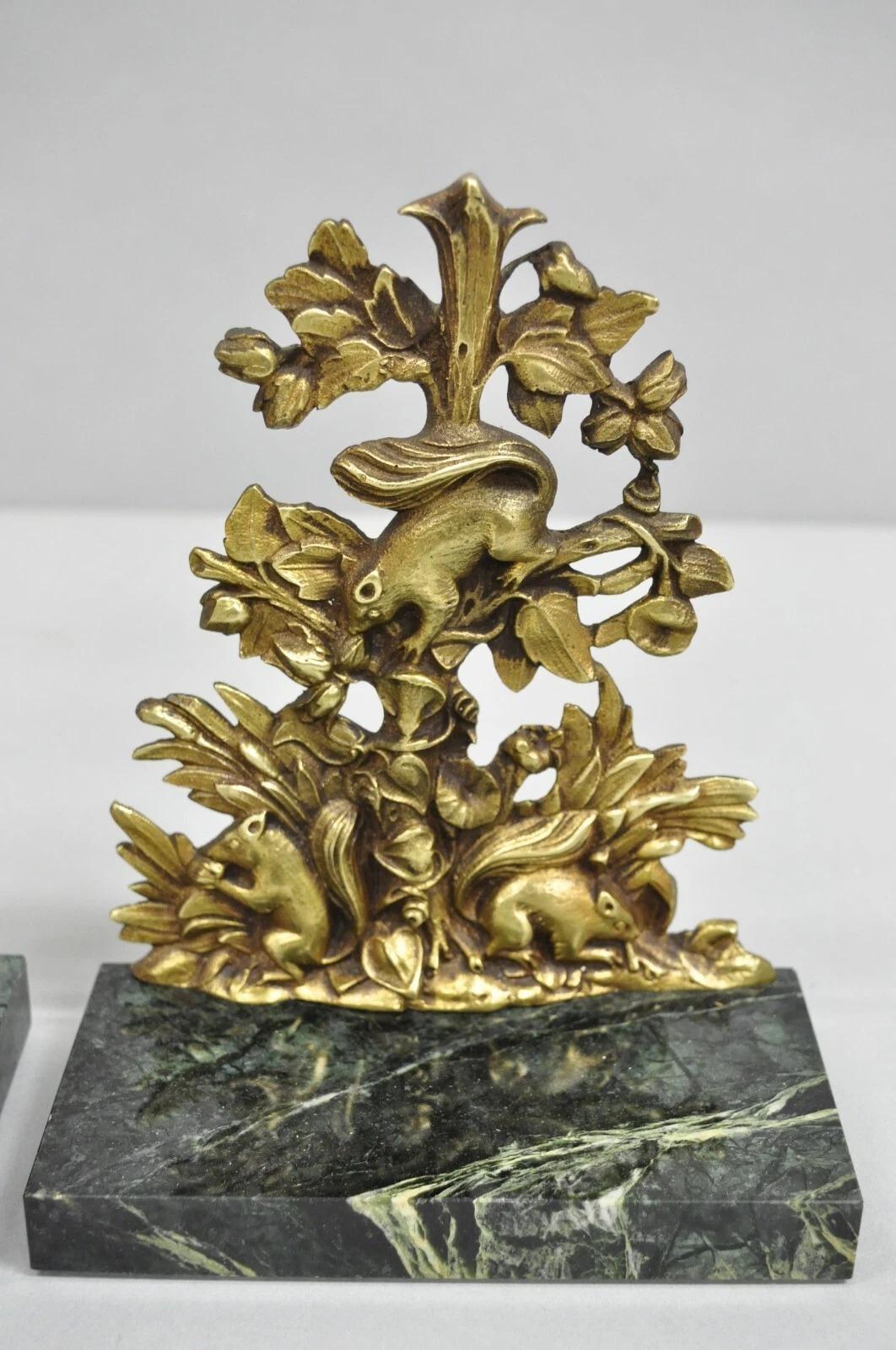 Antiguo Victoriano Figural Ardillas Bronce Mármol Verde Sujetalibros - un Par en Bueno estado para la venta en Philadelphia, PA