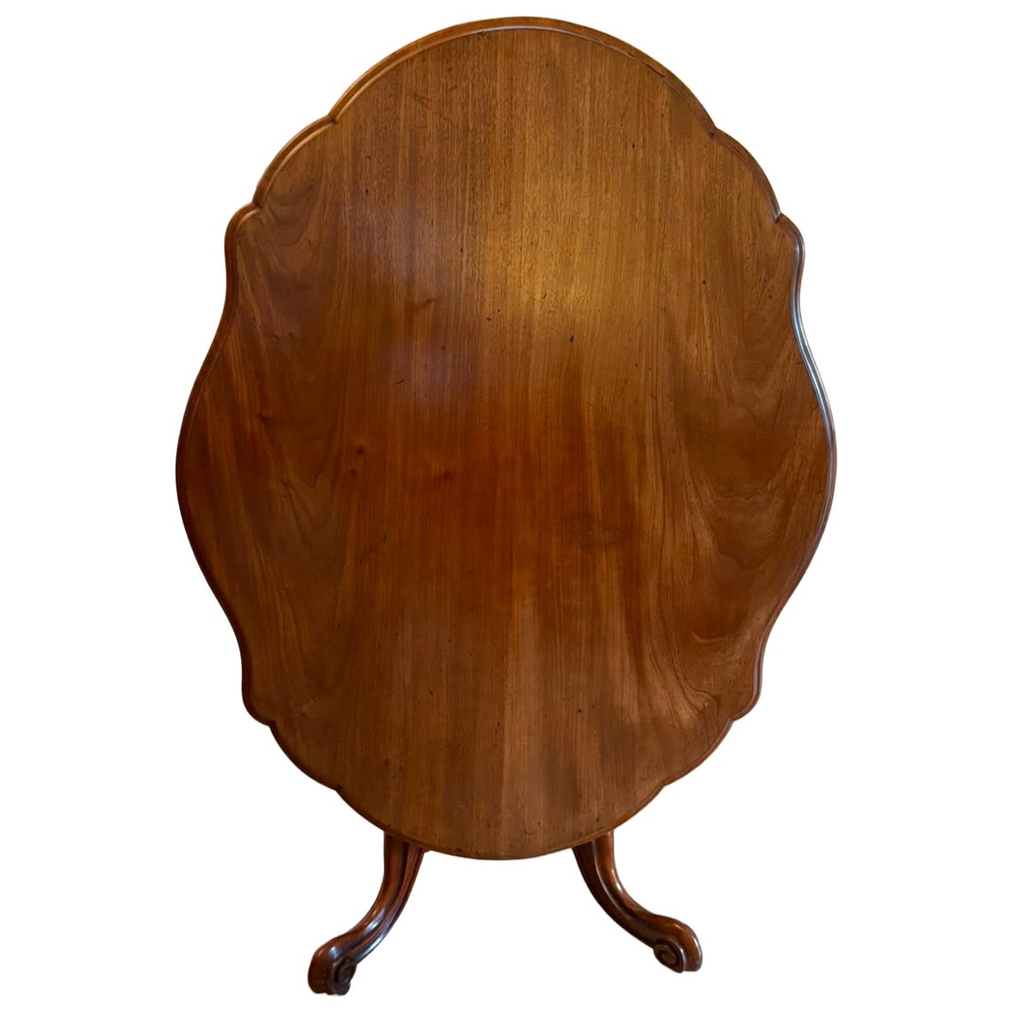 Antique Victorian Figured Mahogany Serpentine Tilt-Top Dining Centre Table For Sale