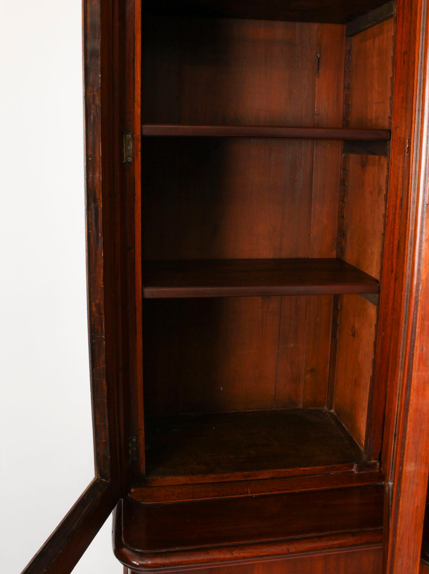 Antique Victorian Figured Walnut four door Breakfront Bookcase 19th Century For Sale 8