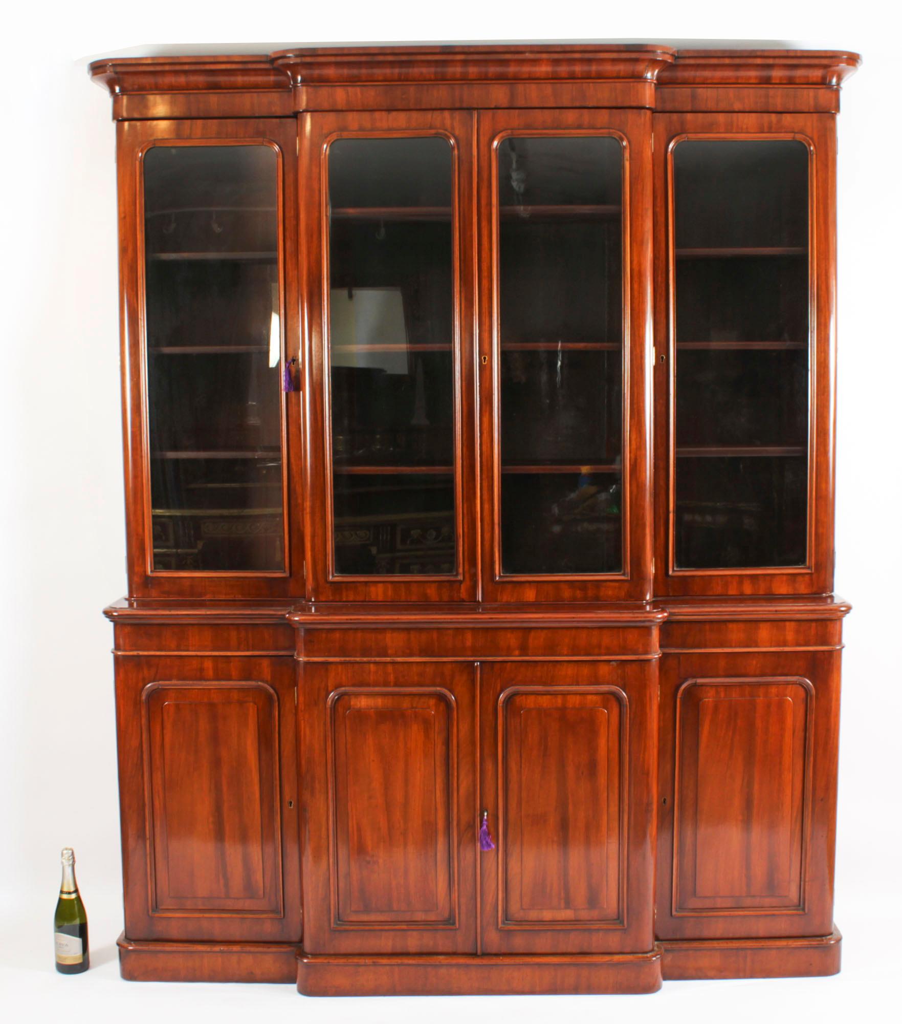 Antikes viktorianisches Bücherregal aus gemasertem Nussbaumholz mit vier Türen und Breakfront, 19. Jahrhundert im Angebot 12
