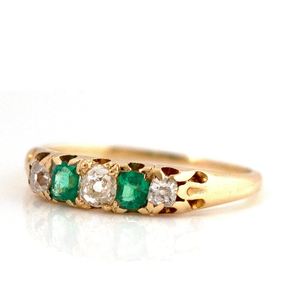 Antique Victorian Five Stone Emerald Diamond 18 Carat Gold Ring In Good Condition For Sale In London, GB