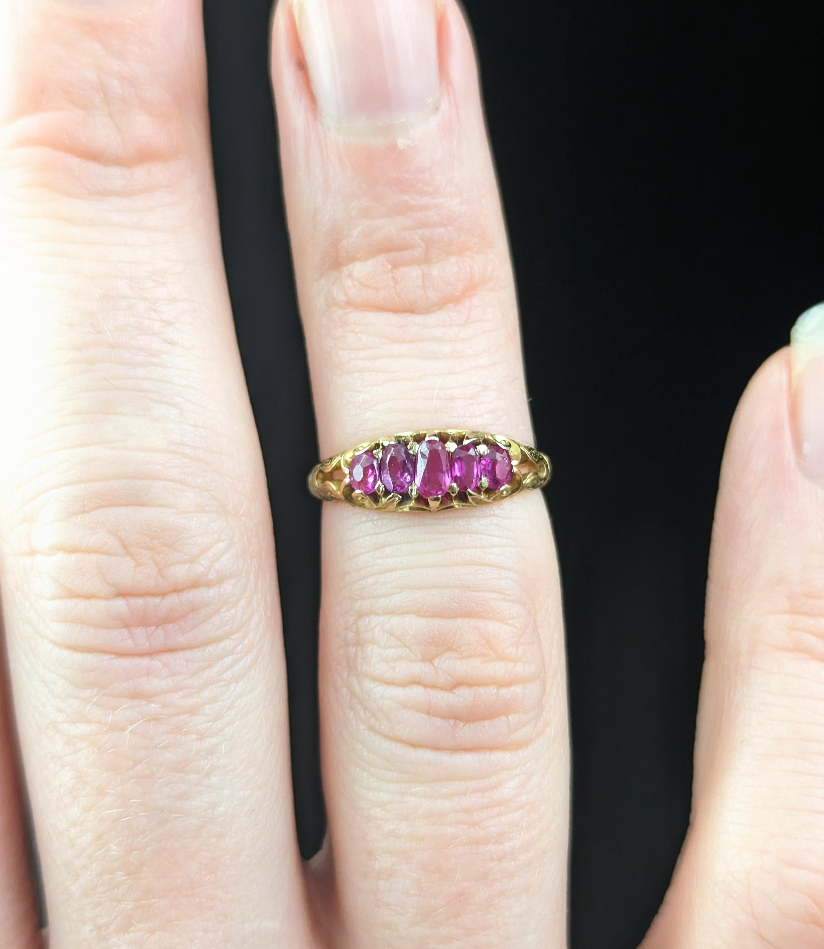 Antique Victorian five stone ruby ring, 18k yellow gold  In Good Condition In NEWARK, GB