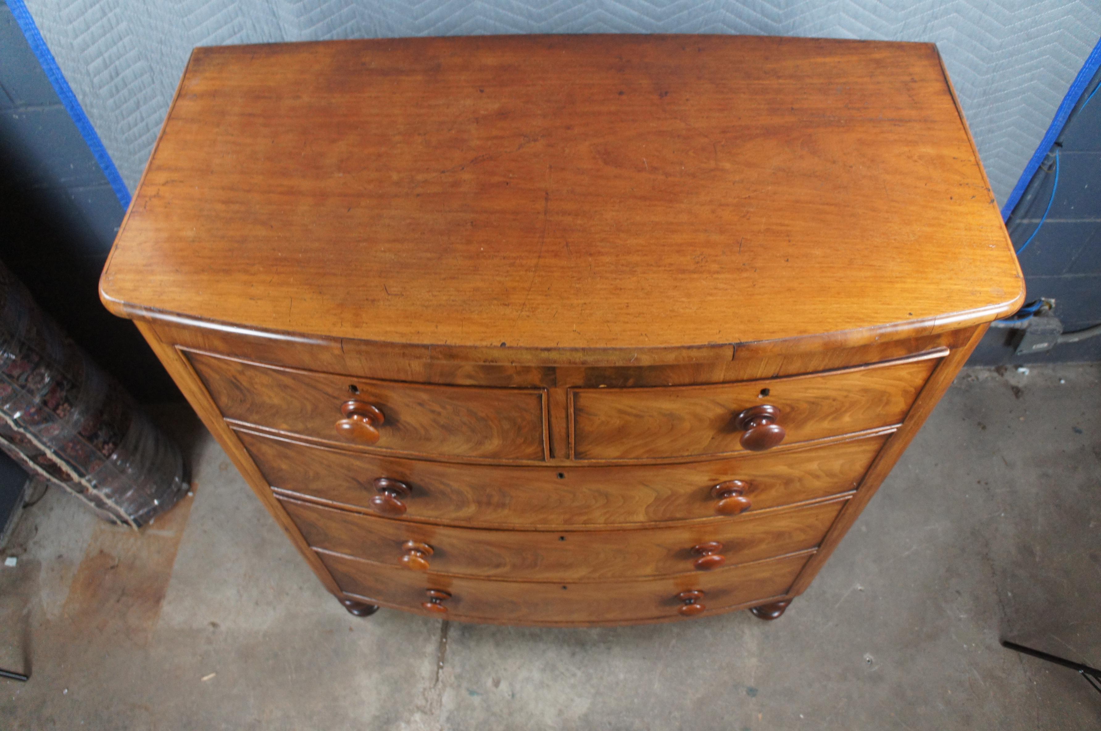 Antigua cómoda Victoriana de caoba con frente de arco Cómoda Tallboy de 50