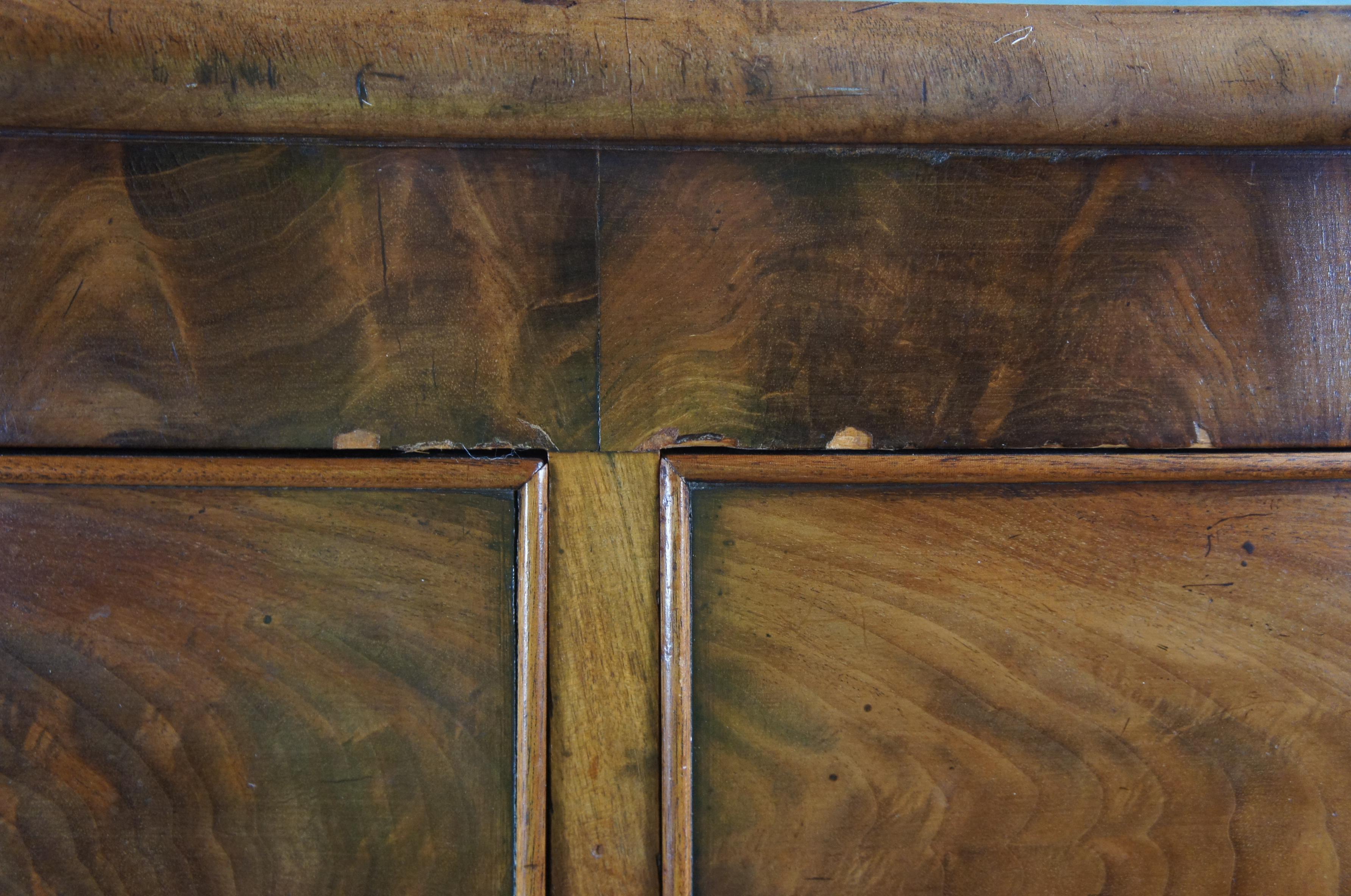 Antigua cómoda Victoriana de caoba con frente de arco Cómoda Tallboy de 50