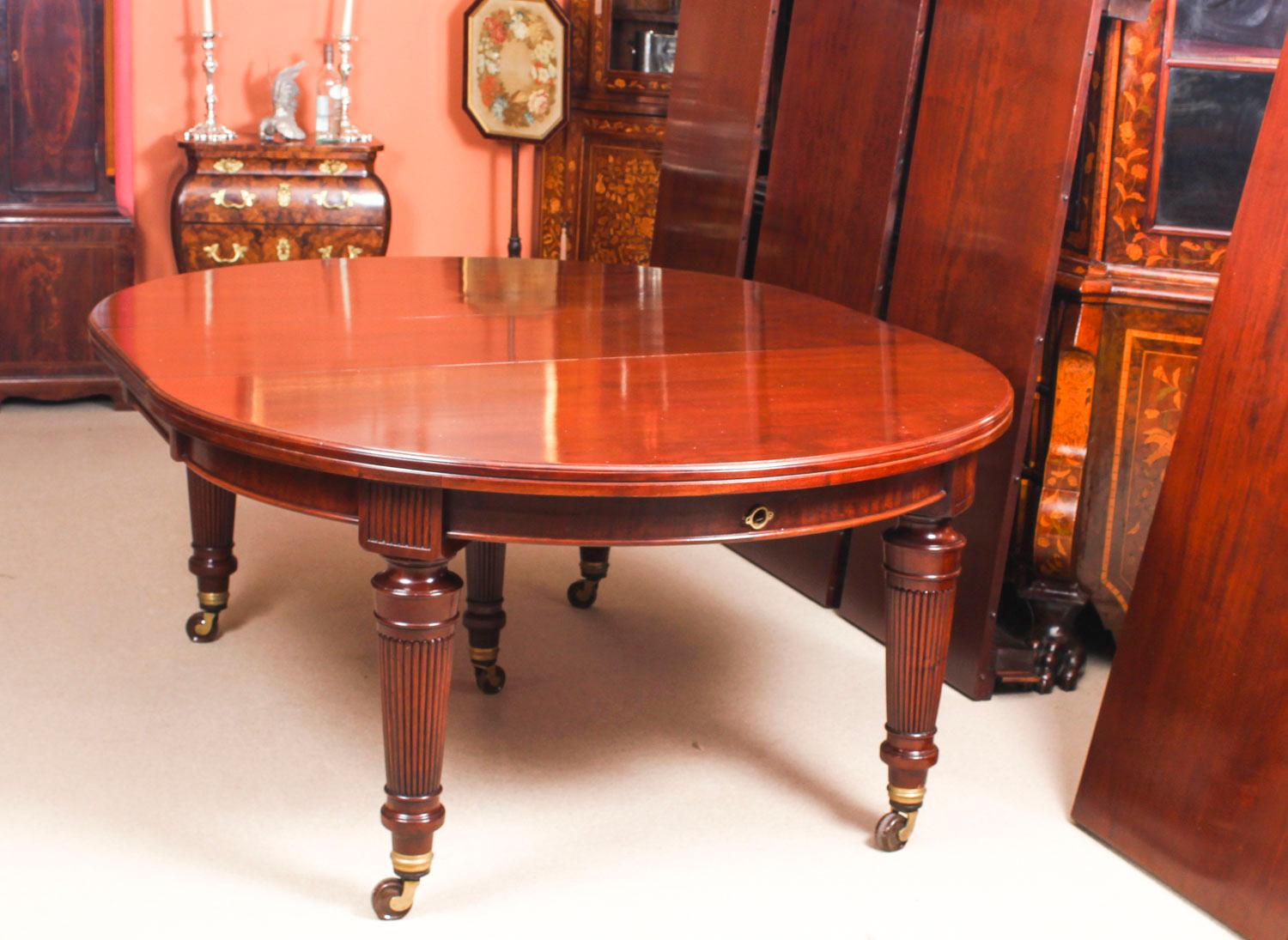 Antique Victorian Flame Mahogany Circular Extending Dining Table, 19th Century 7