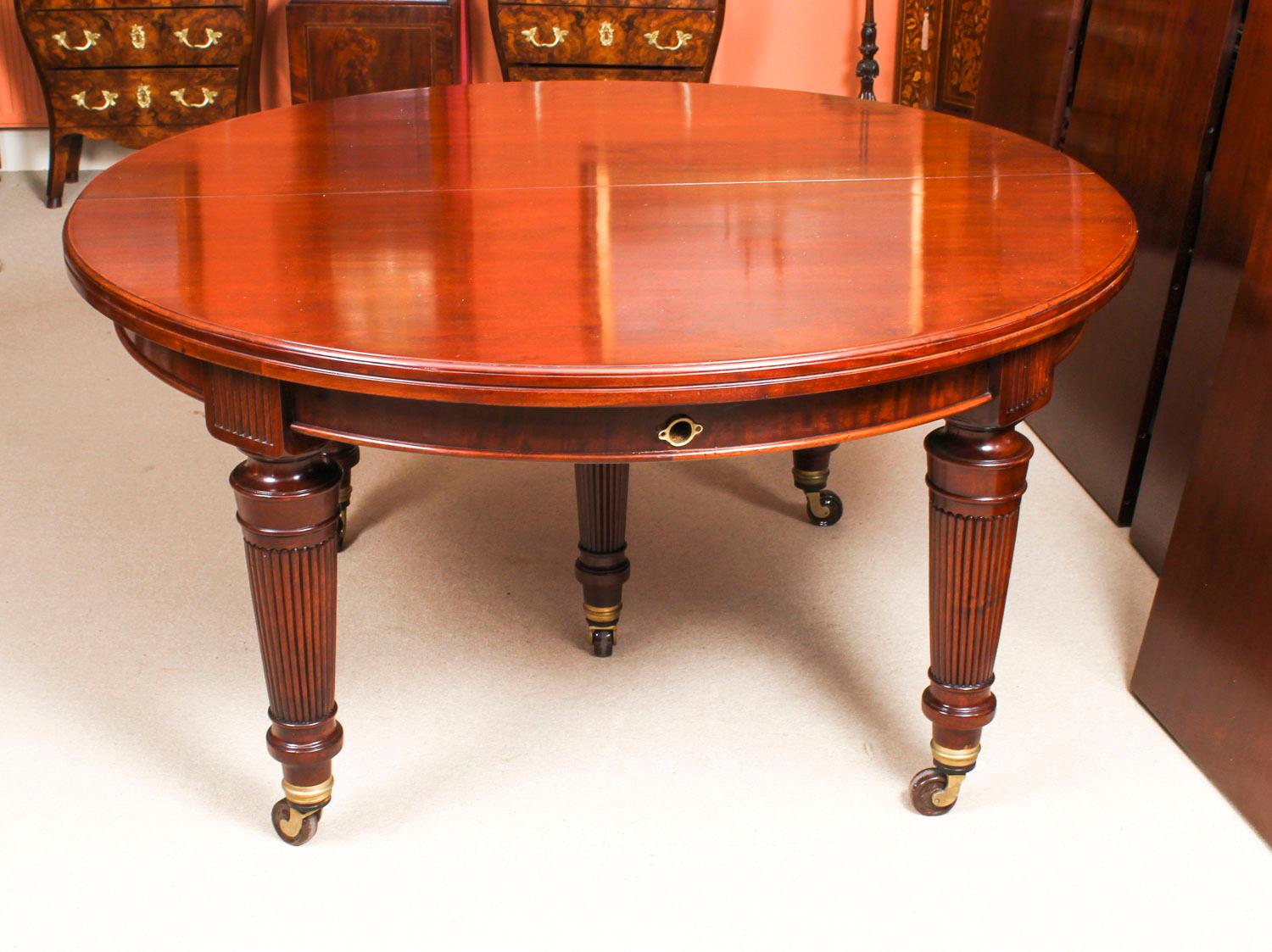Antique Victorian Flame Mahogany Circular Extending Dining Table, 19th Century 10