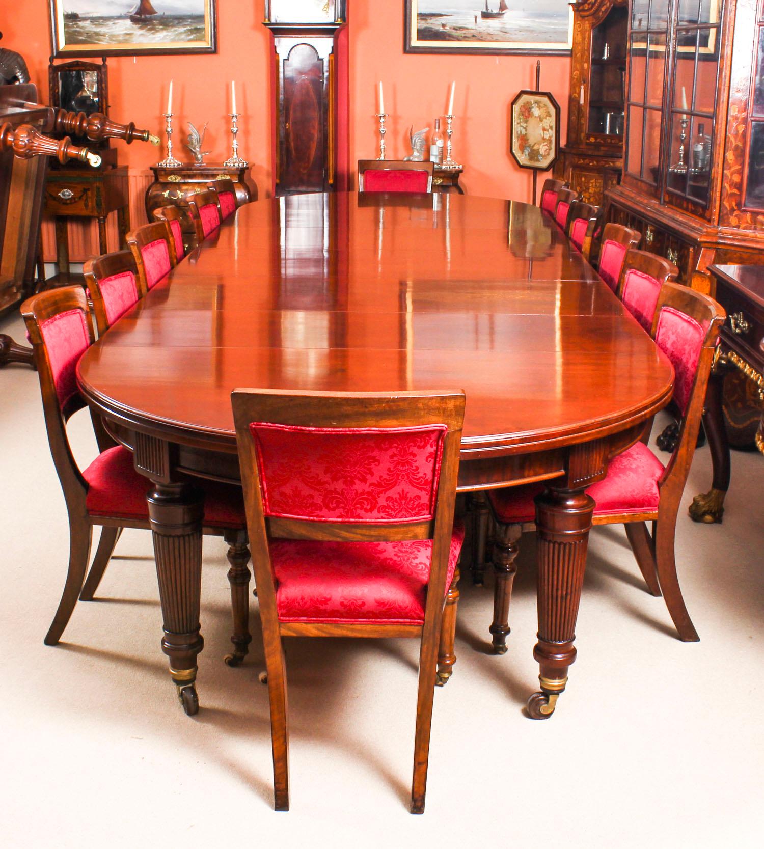 Antique Victorian Flame Mahogany Circular Extending Dining Table 19th Century Antique Victorian Flame Mahogany Circular Extending Dining Table 19th Century
