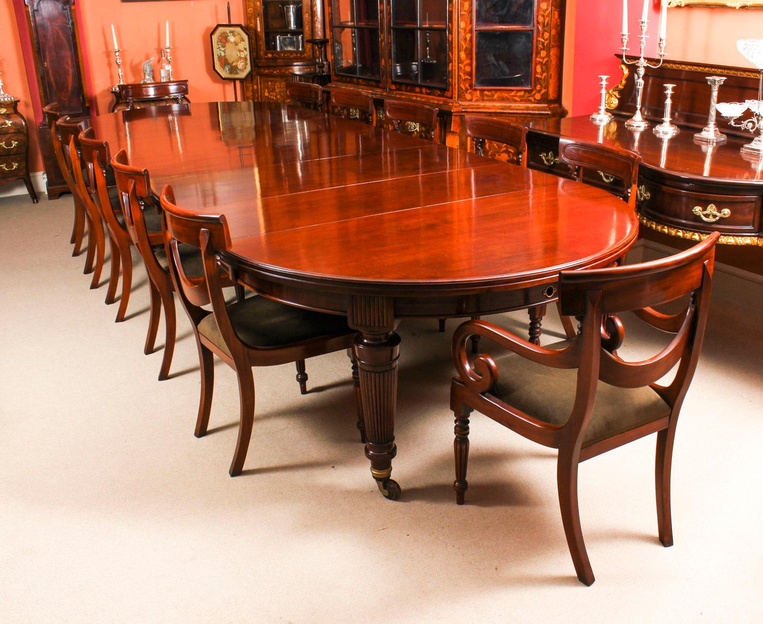 Late 19th Century Antique Victorian Flame Mahogany Circular Extending Dining Table, 19th Century