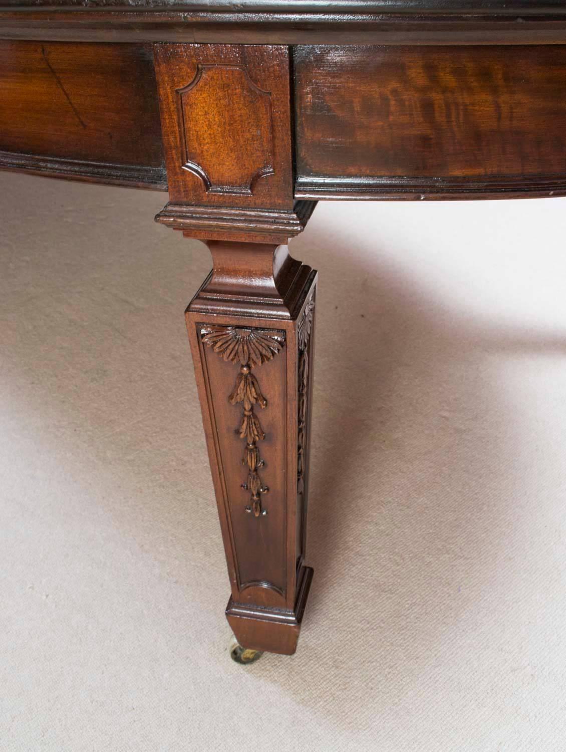 Antique Victorian Flame Mahogany Dining Table, 19th Century 5