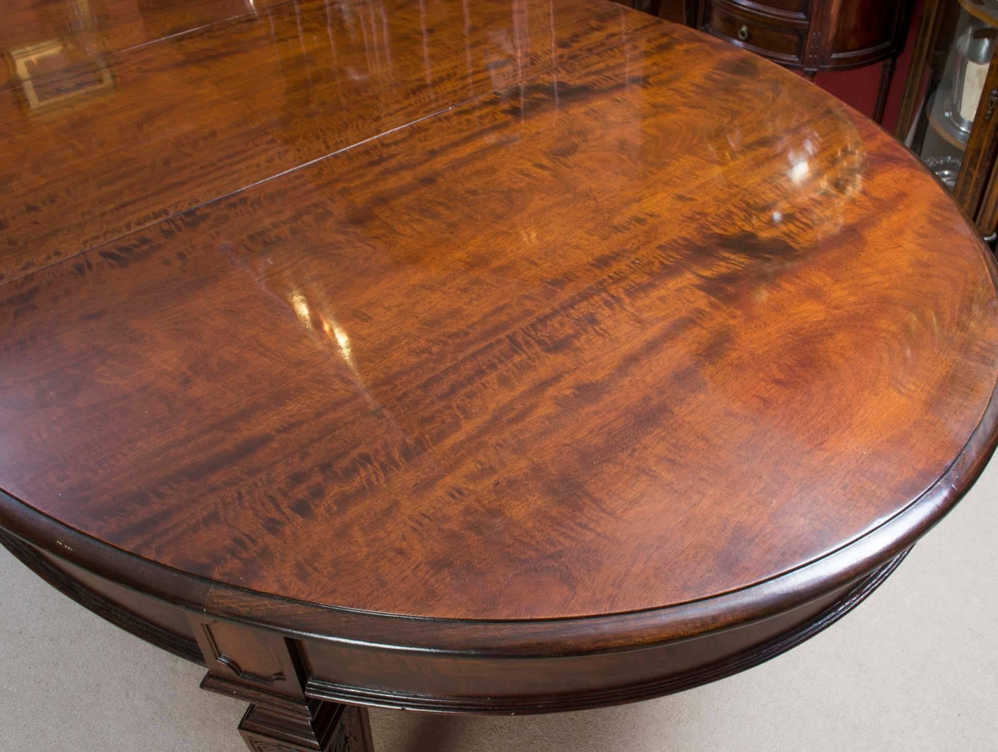 Antique Victorian Flame Mahogany Dining Table, 19th Century 8