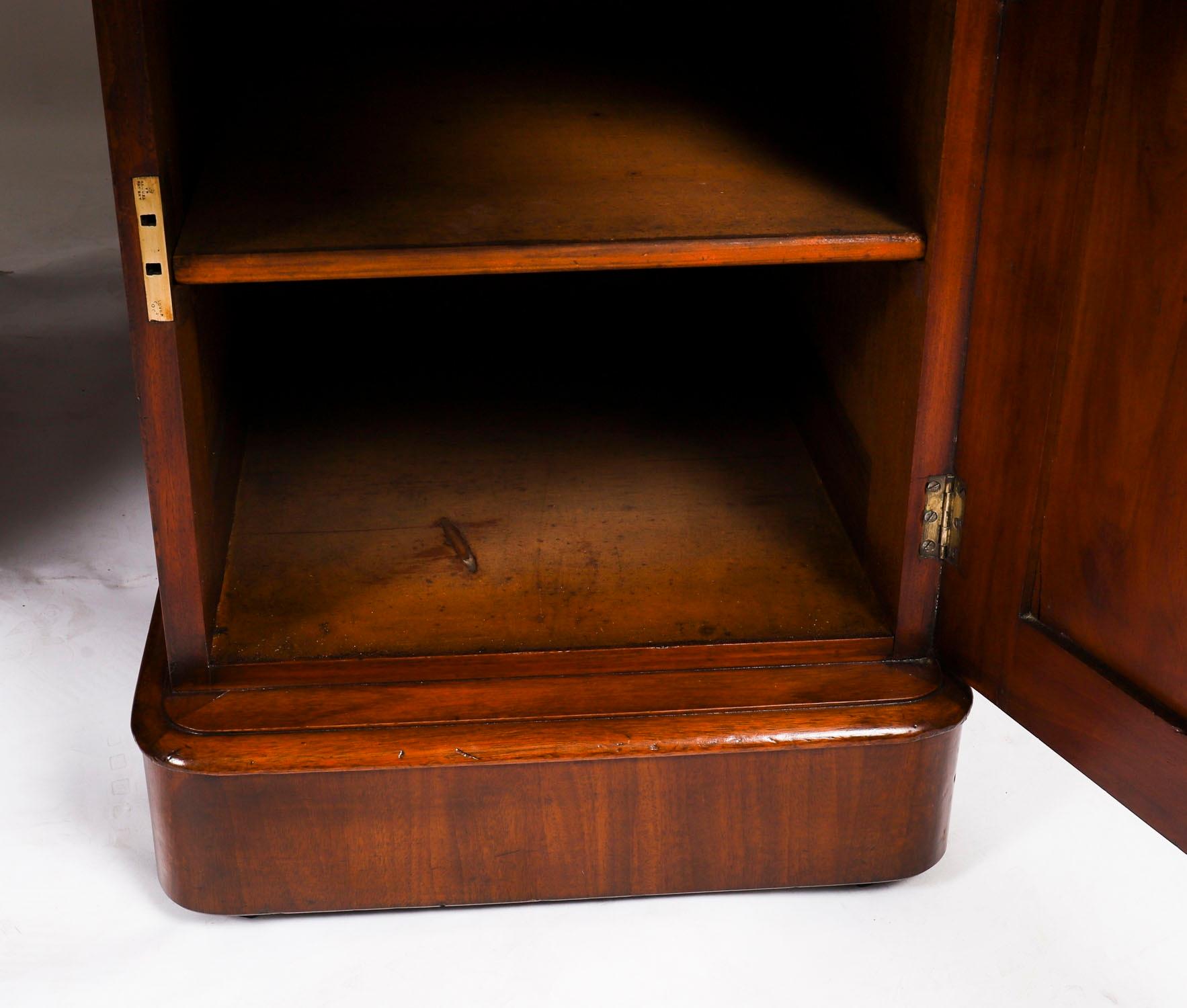 Antike viktorianische Flamme Mahagoni Partner Pedestal Schreibtisch 19. C 139x107cm im Angebot 11